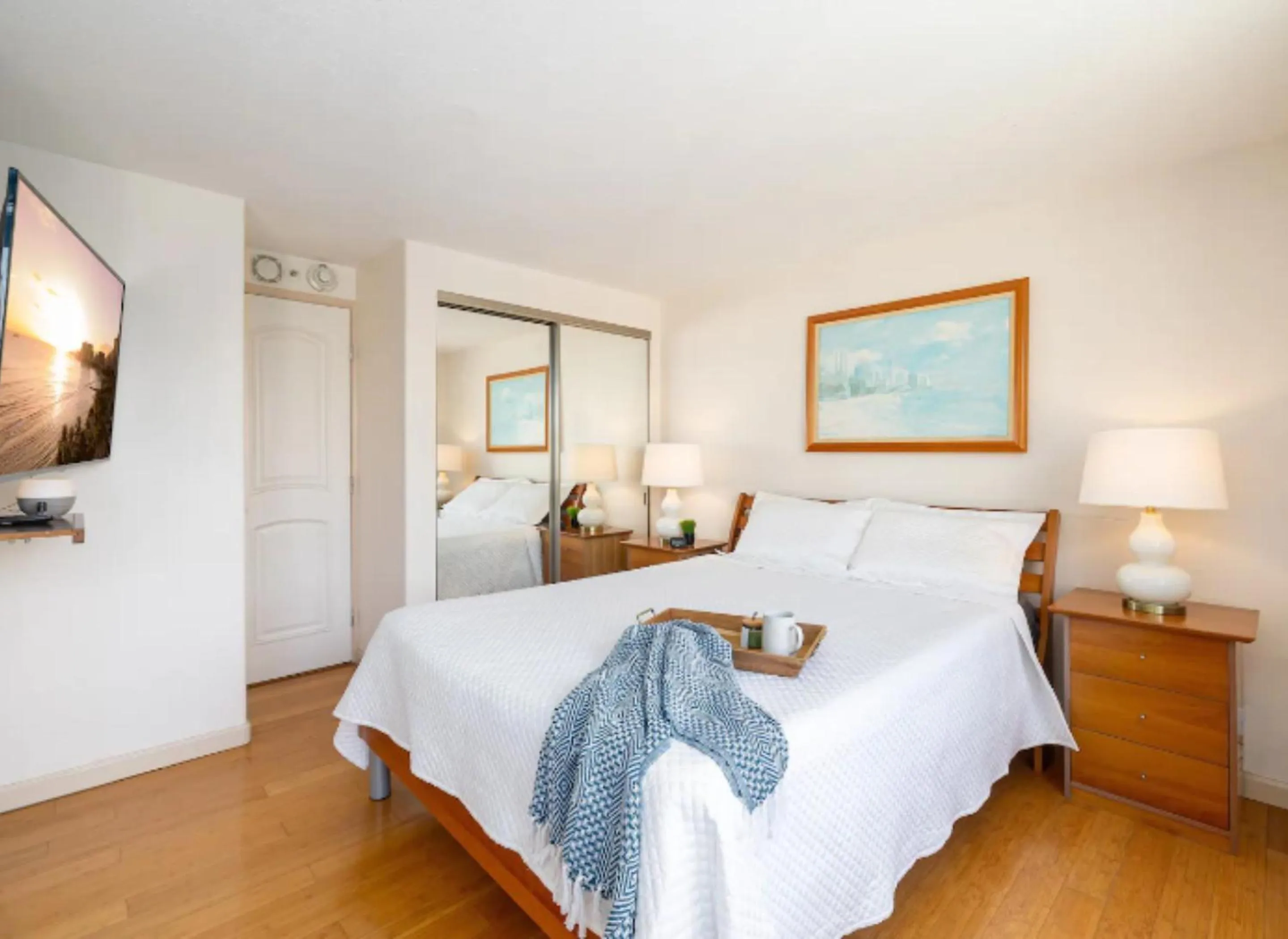 Bed in Vacation Apartments in Honolulu Hawaii