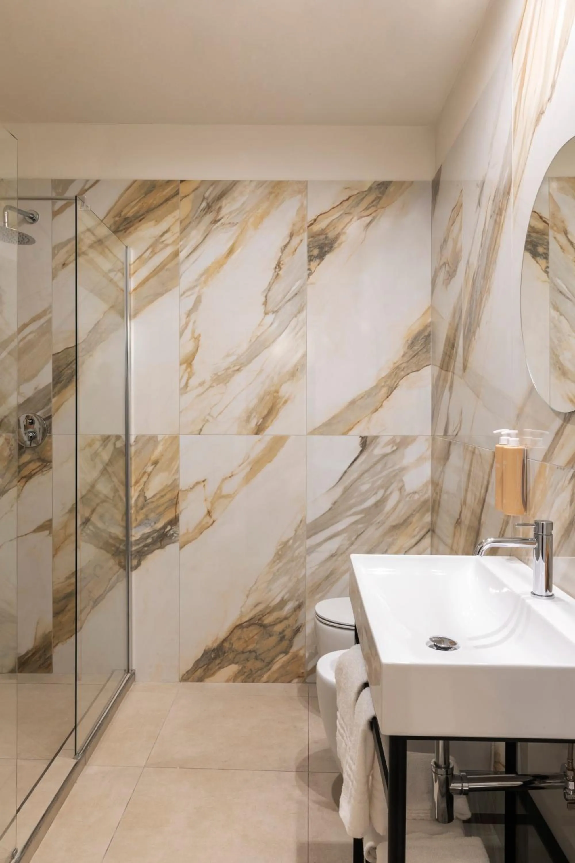 Shower in Hotel Galileo