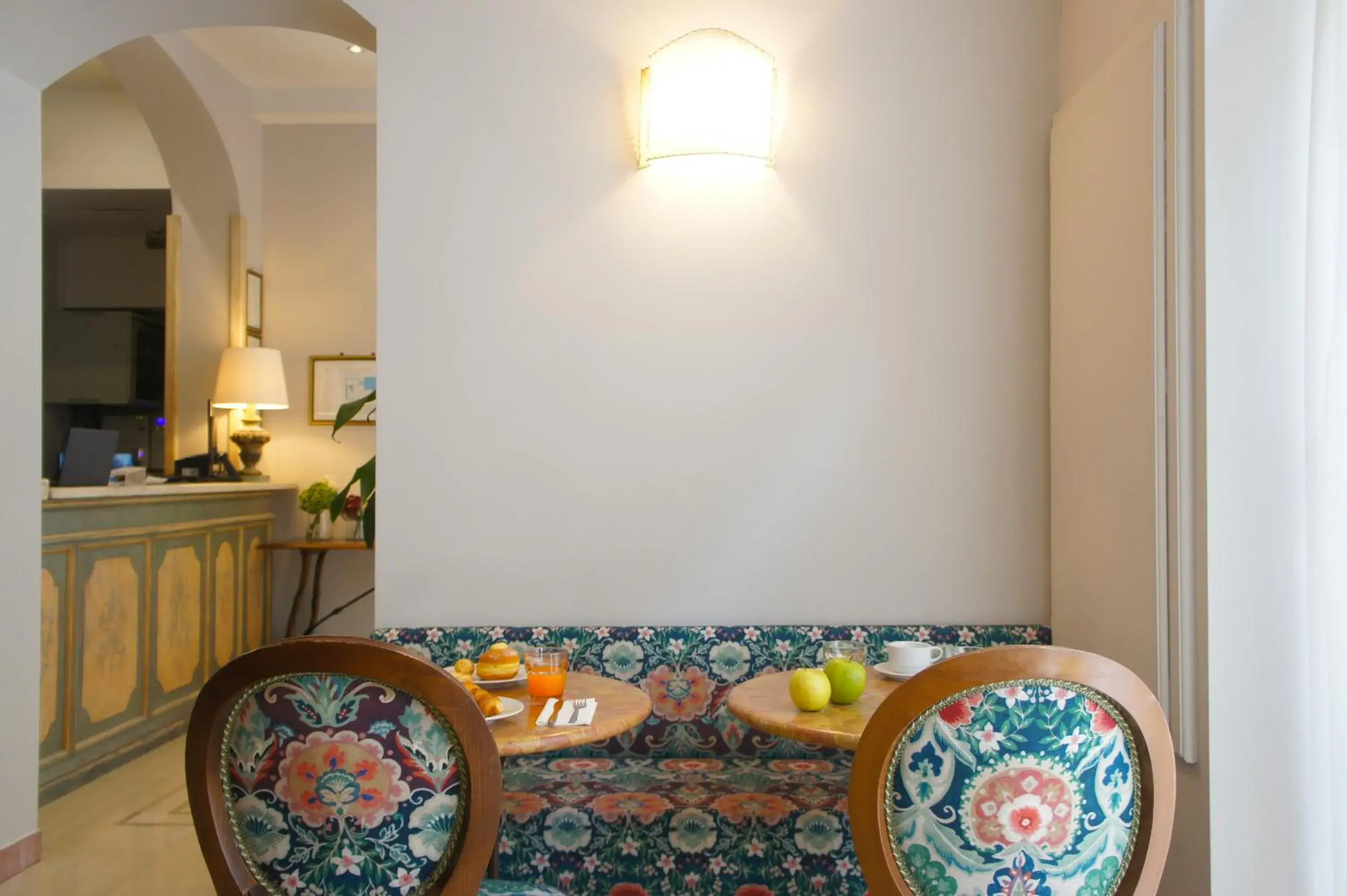 Food and drinks in Hotel Galileo Food and drinks in Hotel Galileo