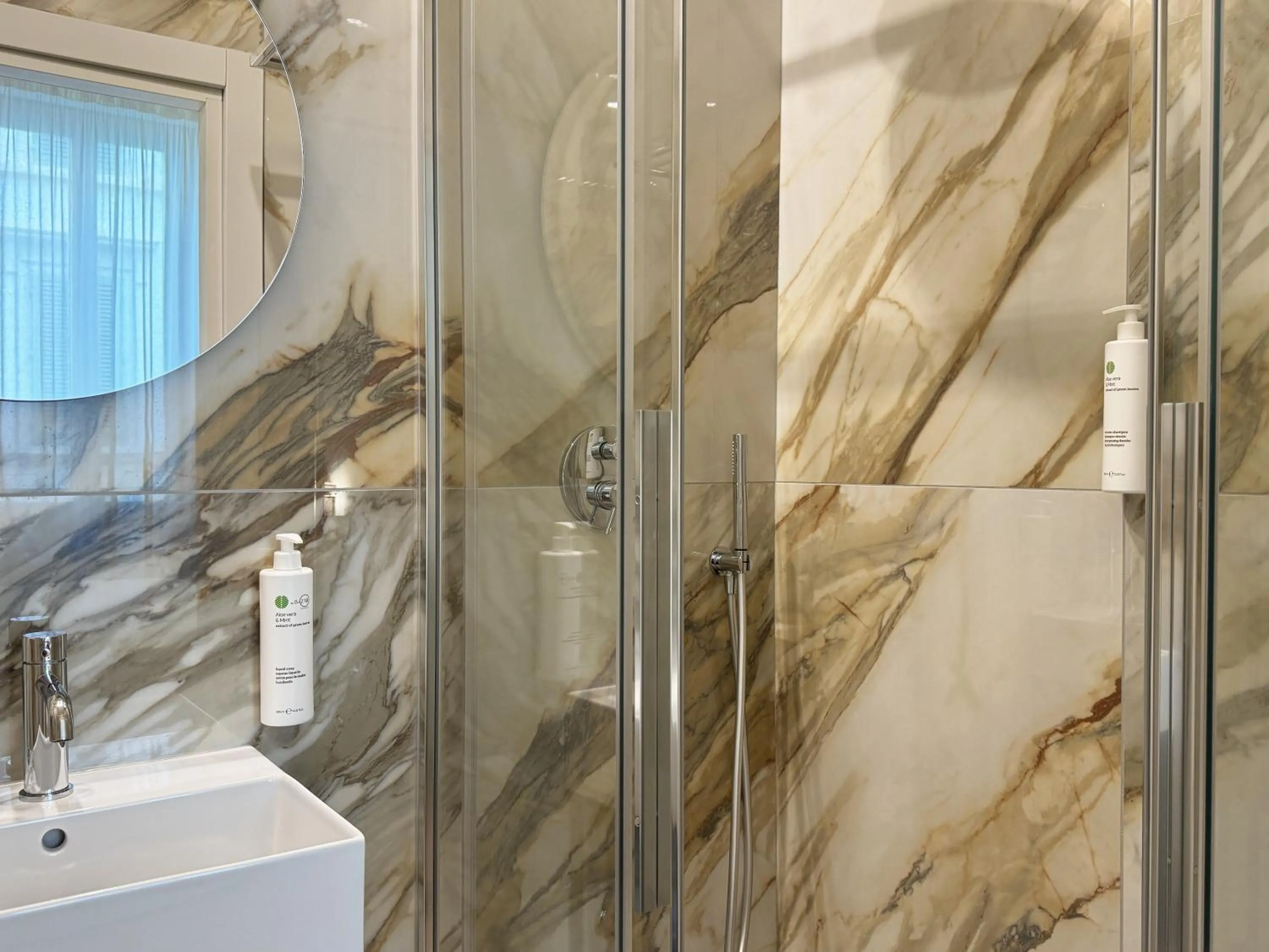 Shower in Hotel Galileo