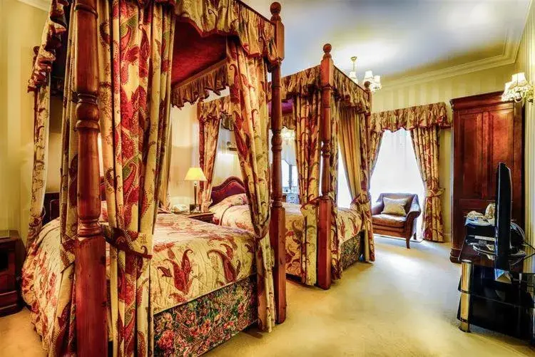 Superior Twin Room with Four Poster Bed in Mansion House Hotel Superior Twin Room with Four Poster Bed in Mansion House Hotel
