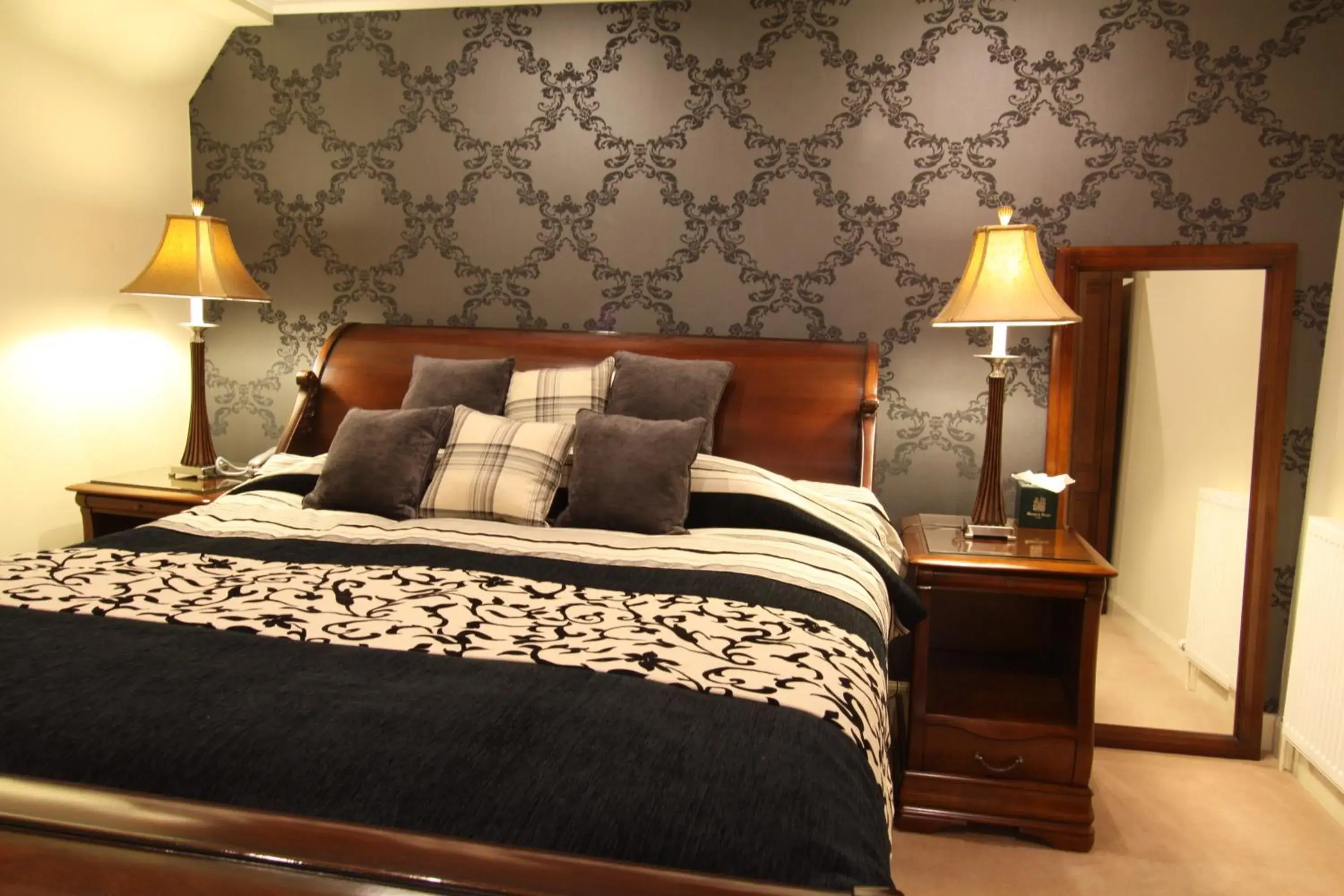 Bed in Mansion House Hotel Bed in Mansion House Hotel