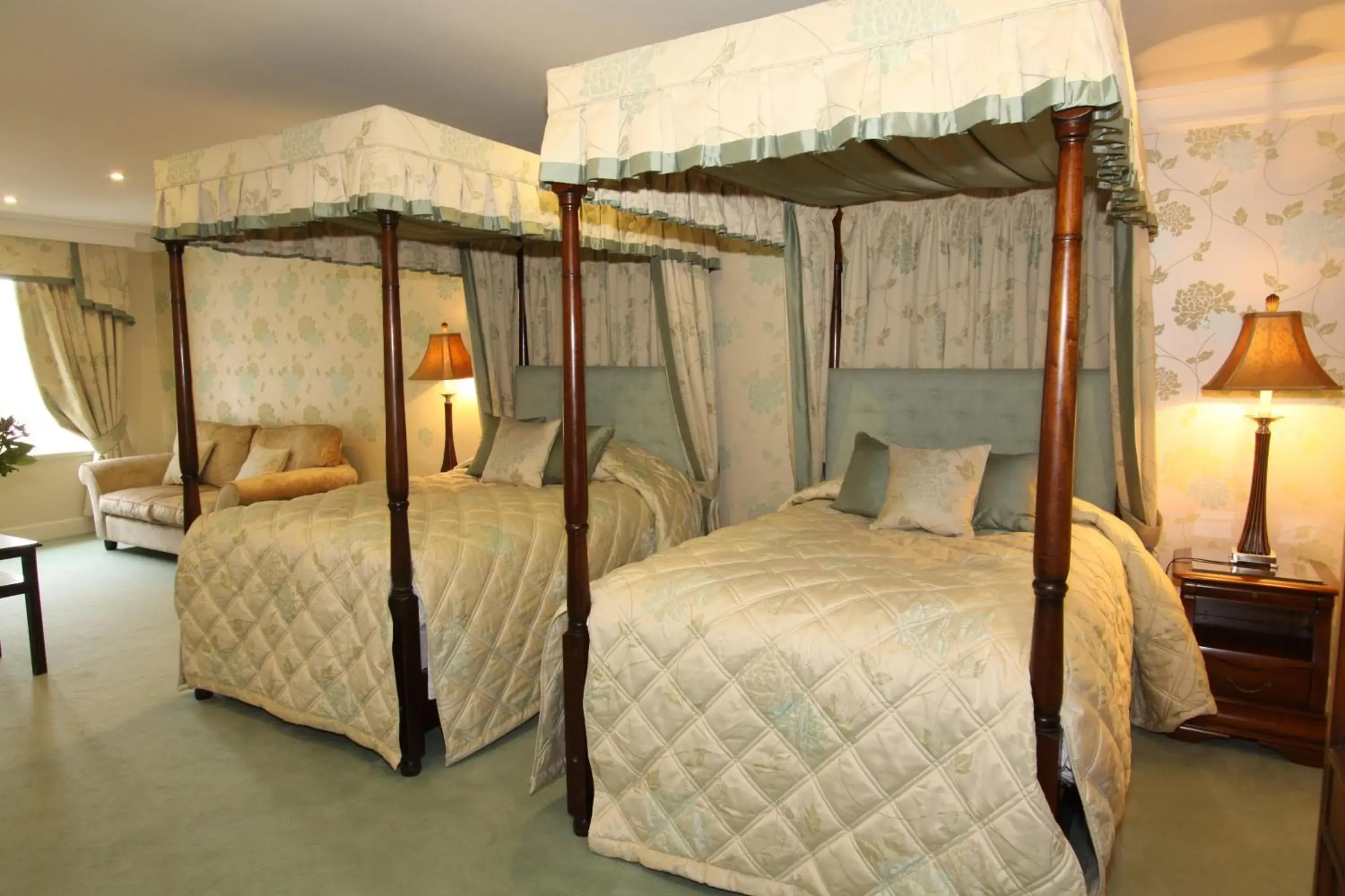 Bed in Mansion House Hotel Bed in Mansion House Hotel