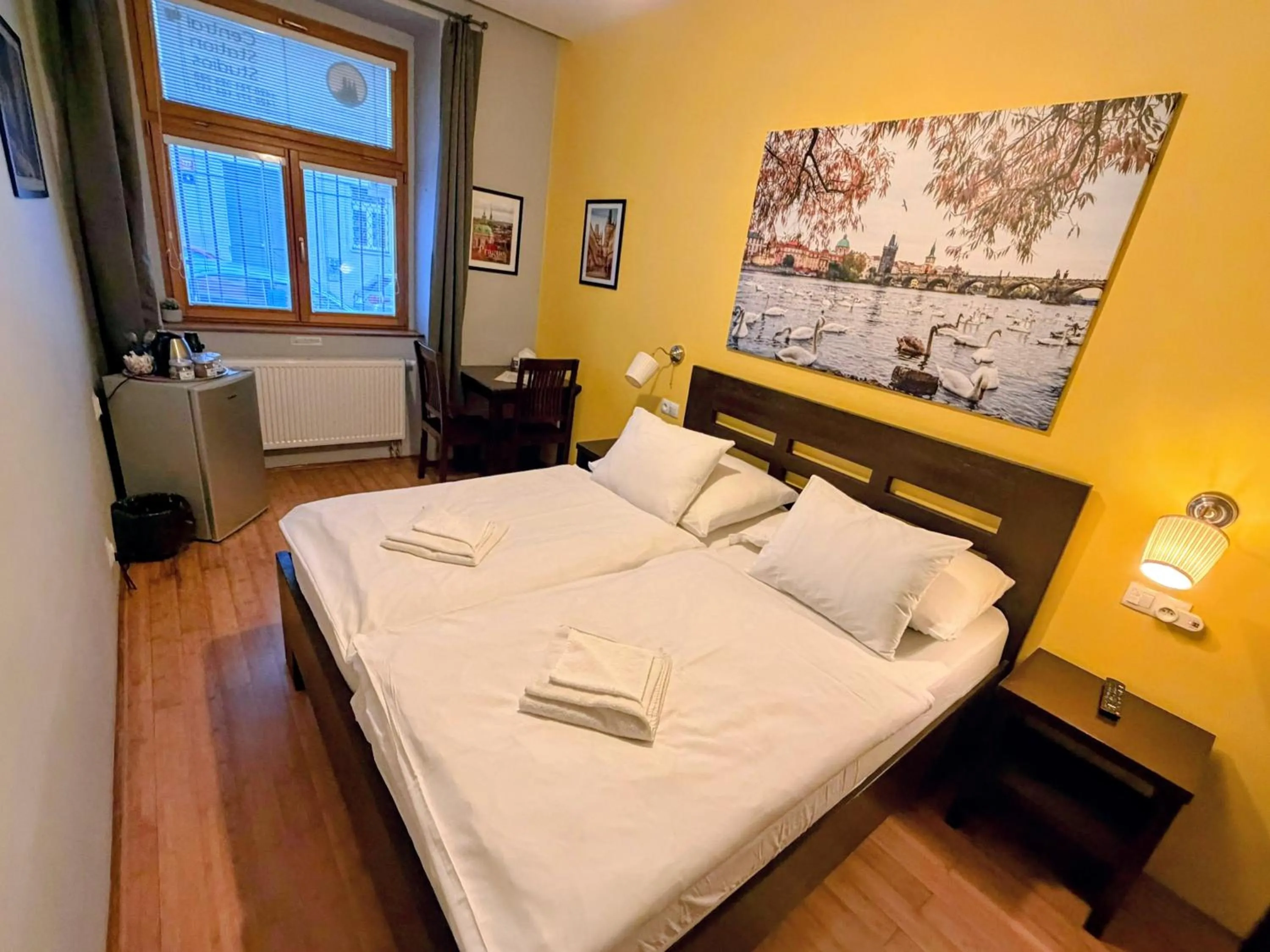 Bedroom, Bed in Central Studios