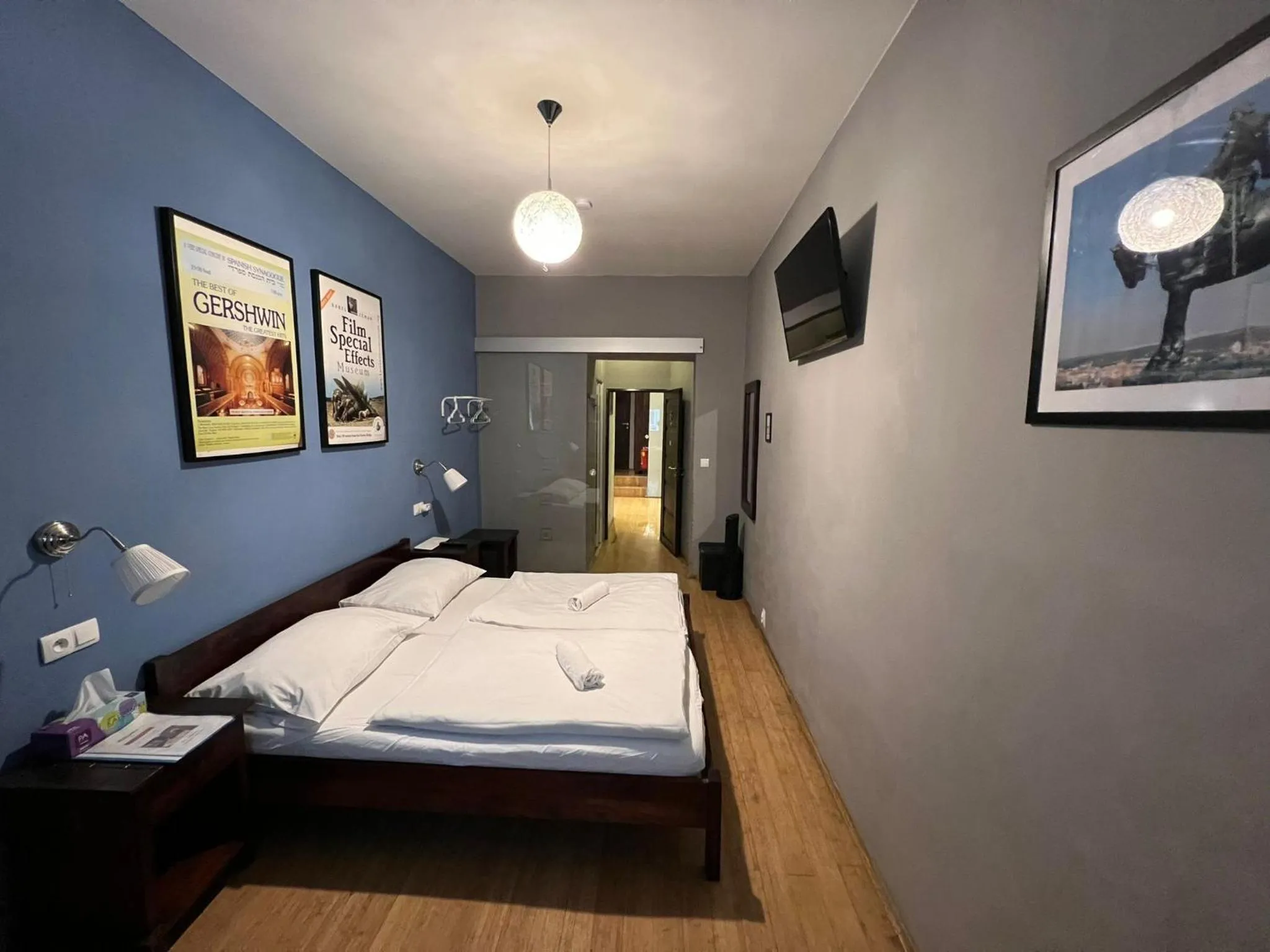 Bedroom, Bed in Central Studios