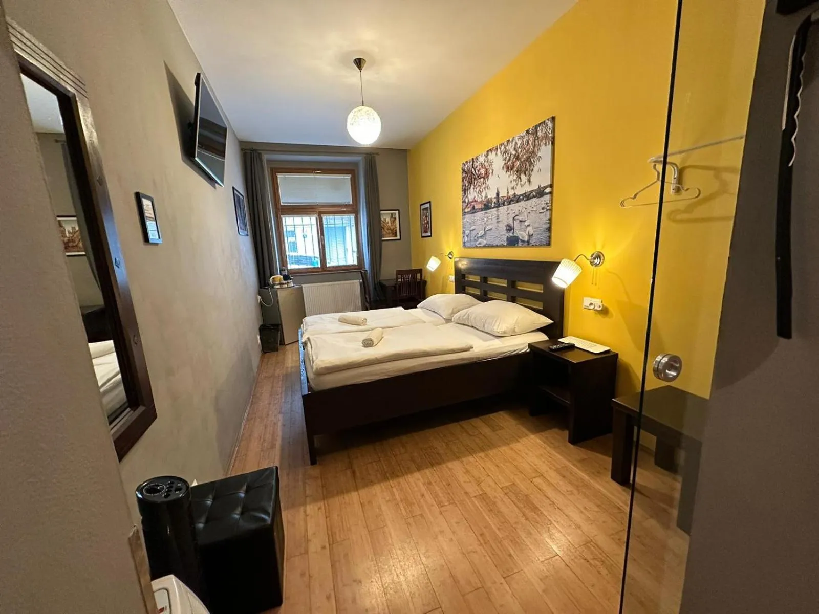 Bedroom, Bed in Central Studios