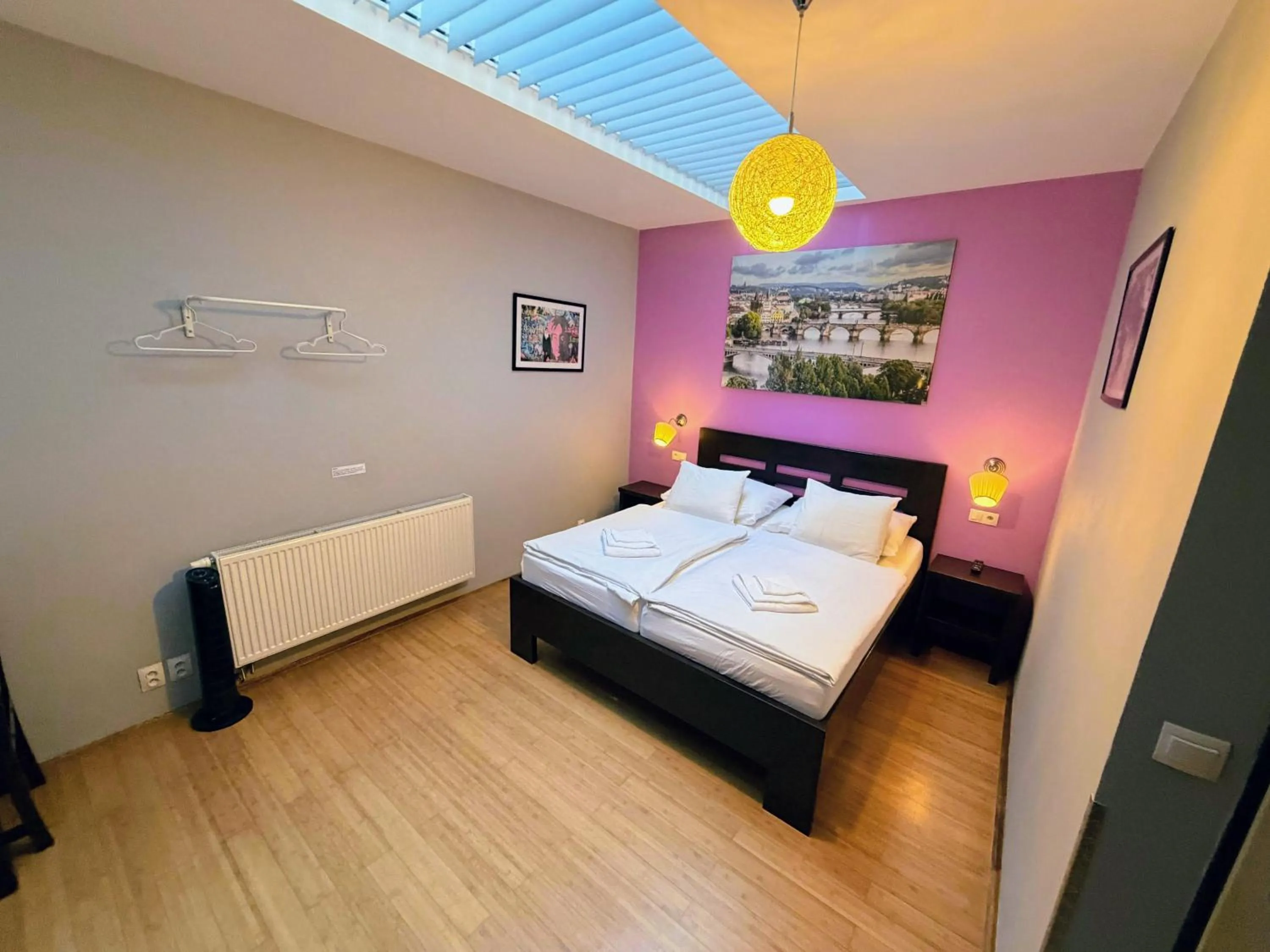 Bedroom, Bed in Central Studios