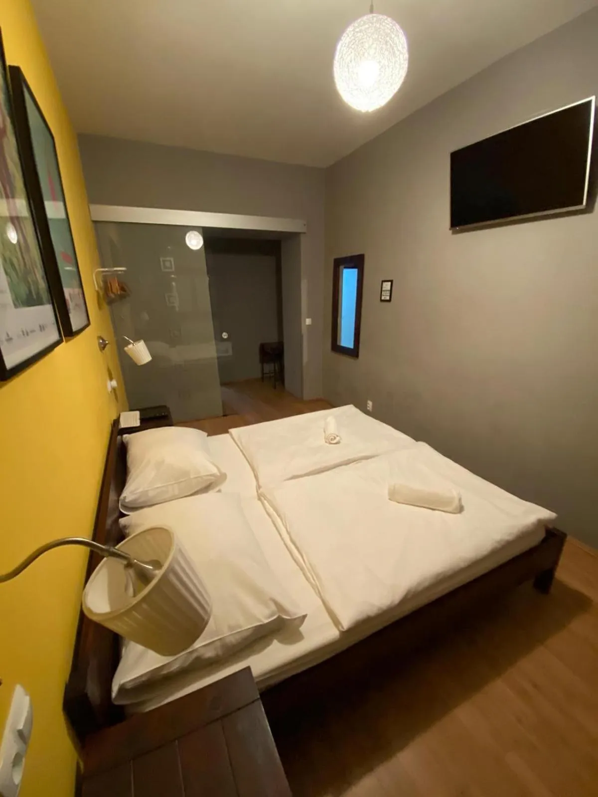 Bedroom, Bed in Central Studios