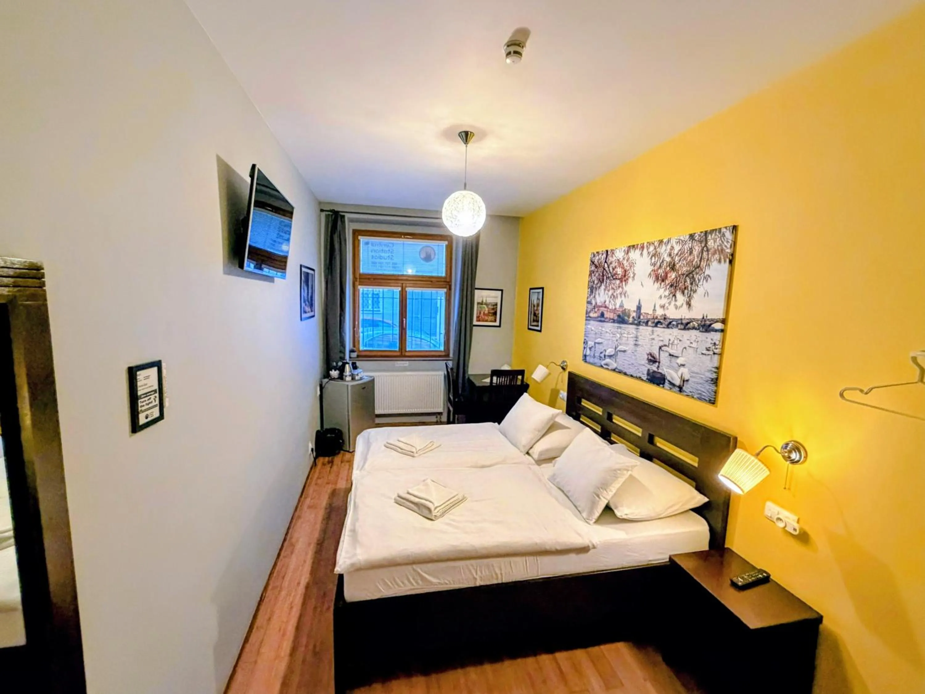 Bedroom, Bed in Central Studios