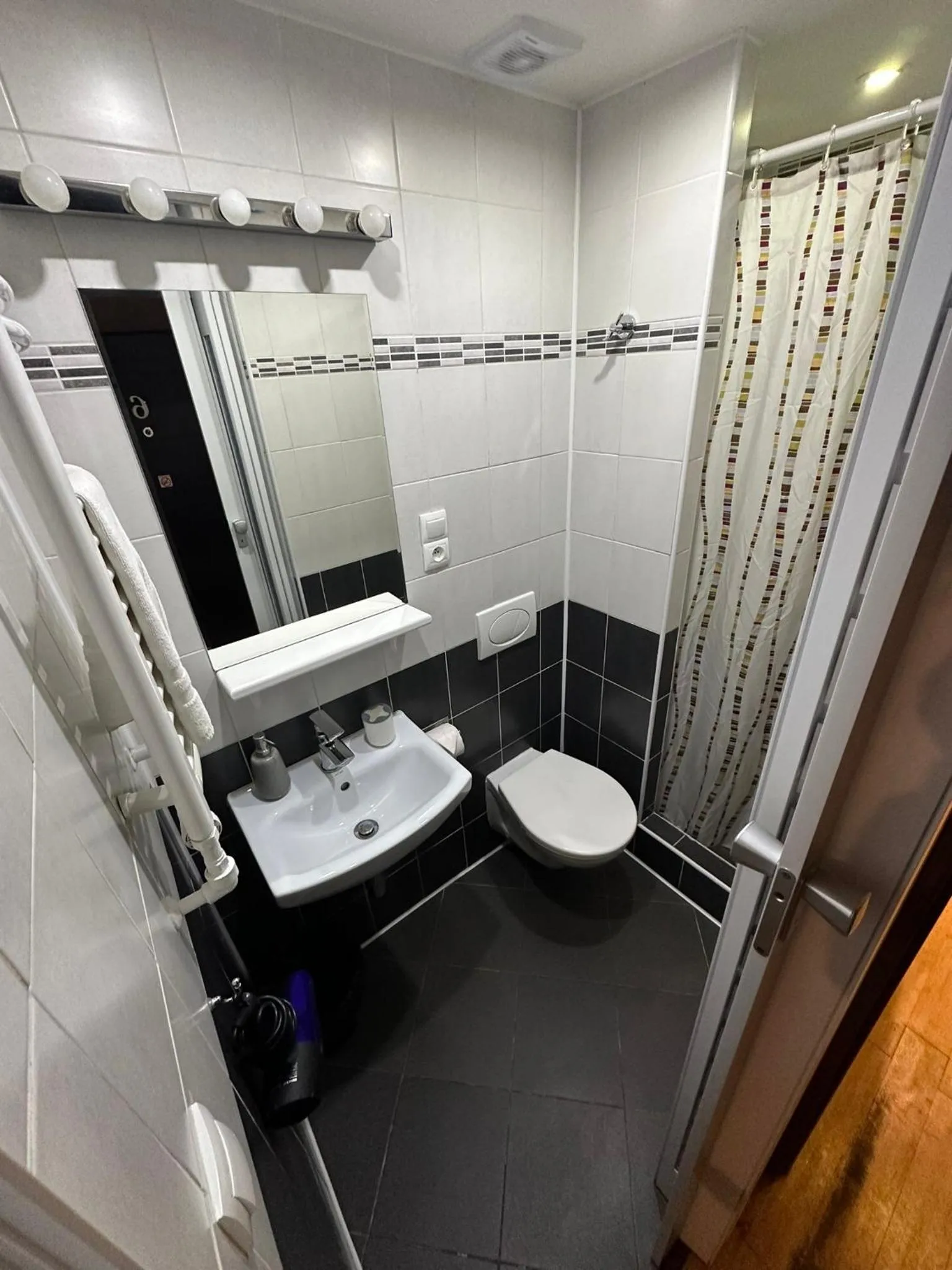 Bathroom in Central Studios