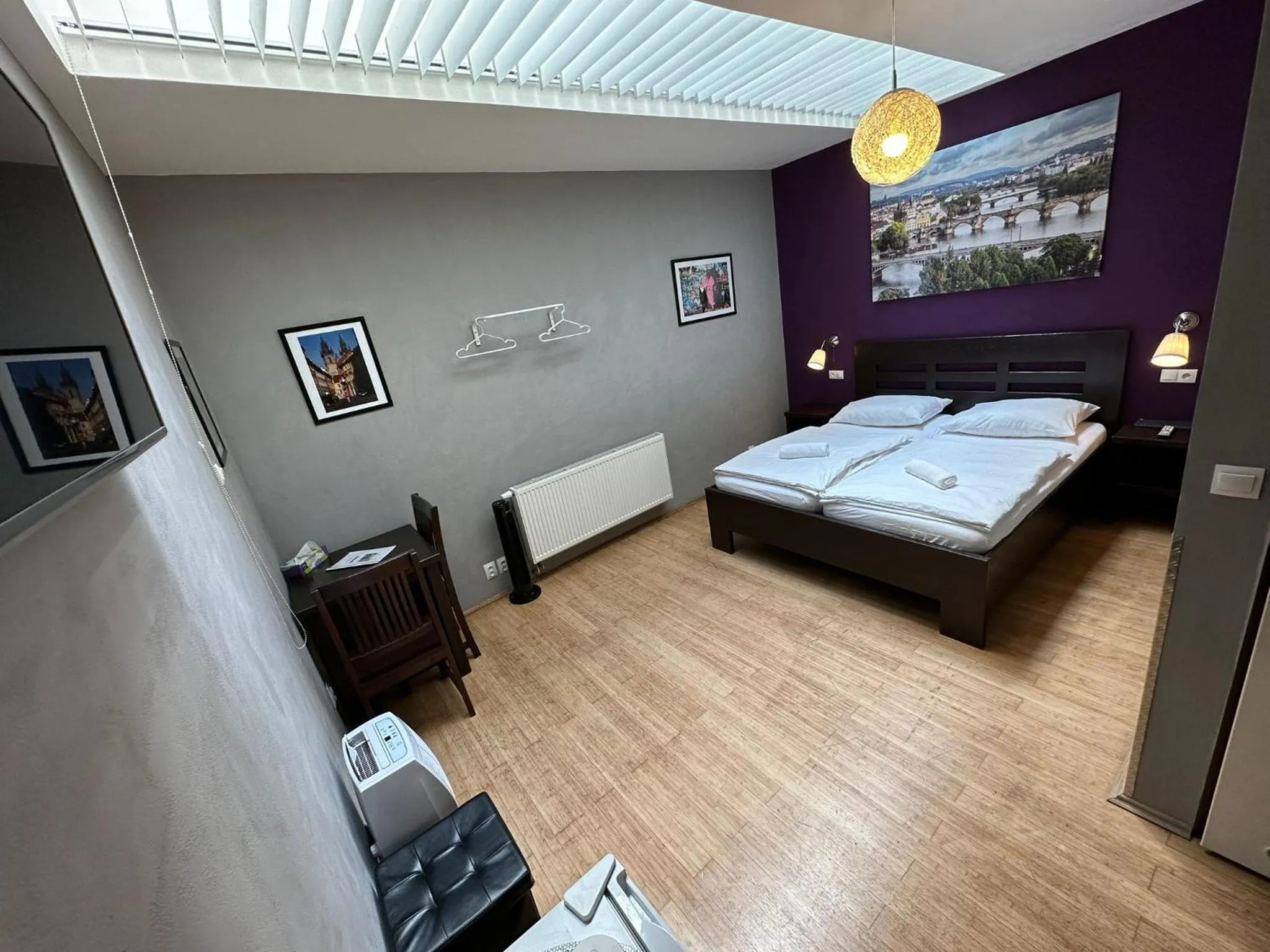 Bedroom, Bed in Central Studios