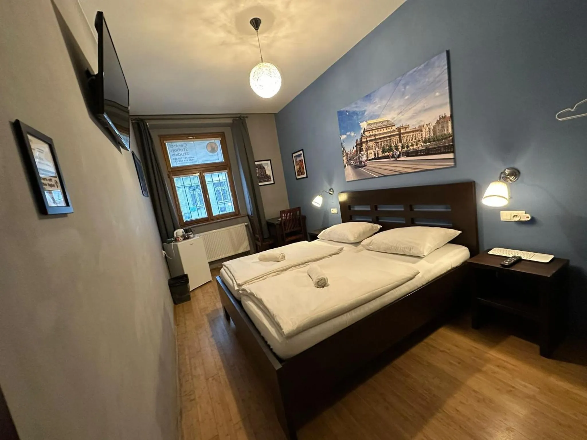 Bedroom, Bed in Central Studios