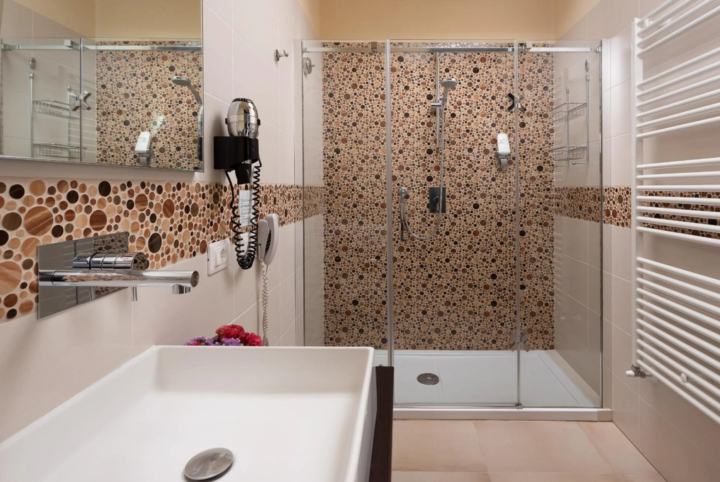 Shower in Hotel Corsignano