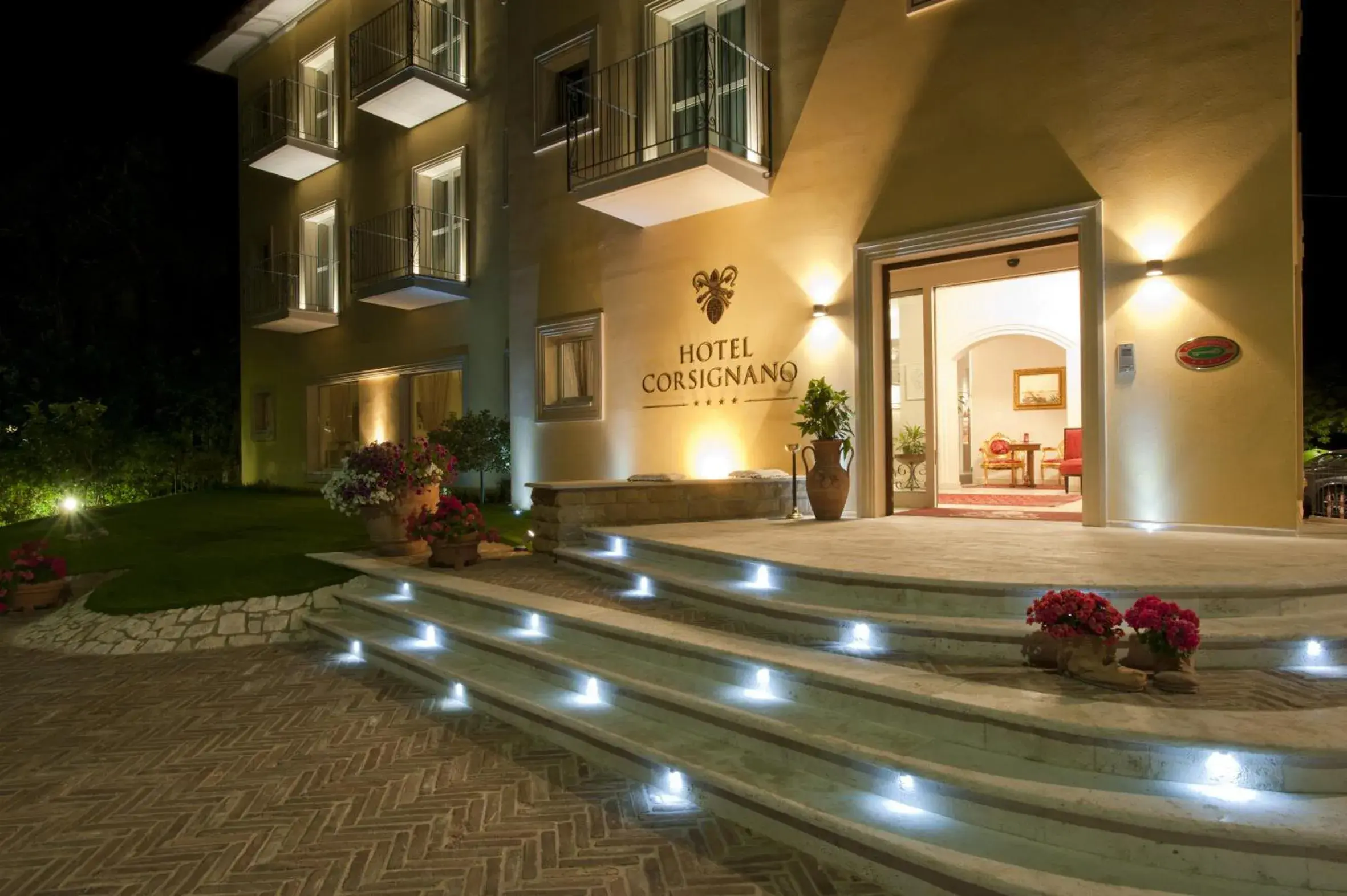 Facade/entrance in Hotel Corsignano Facade/entrance in Hotel Corsignano