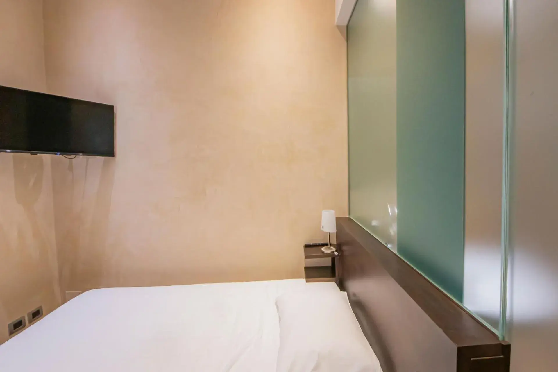 Single Room With French Bed in Century Hotel Single Room With French Bed in Century Hotel