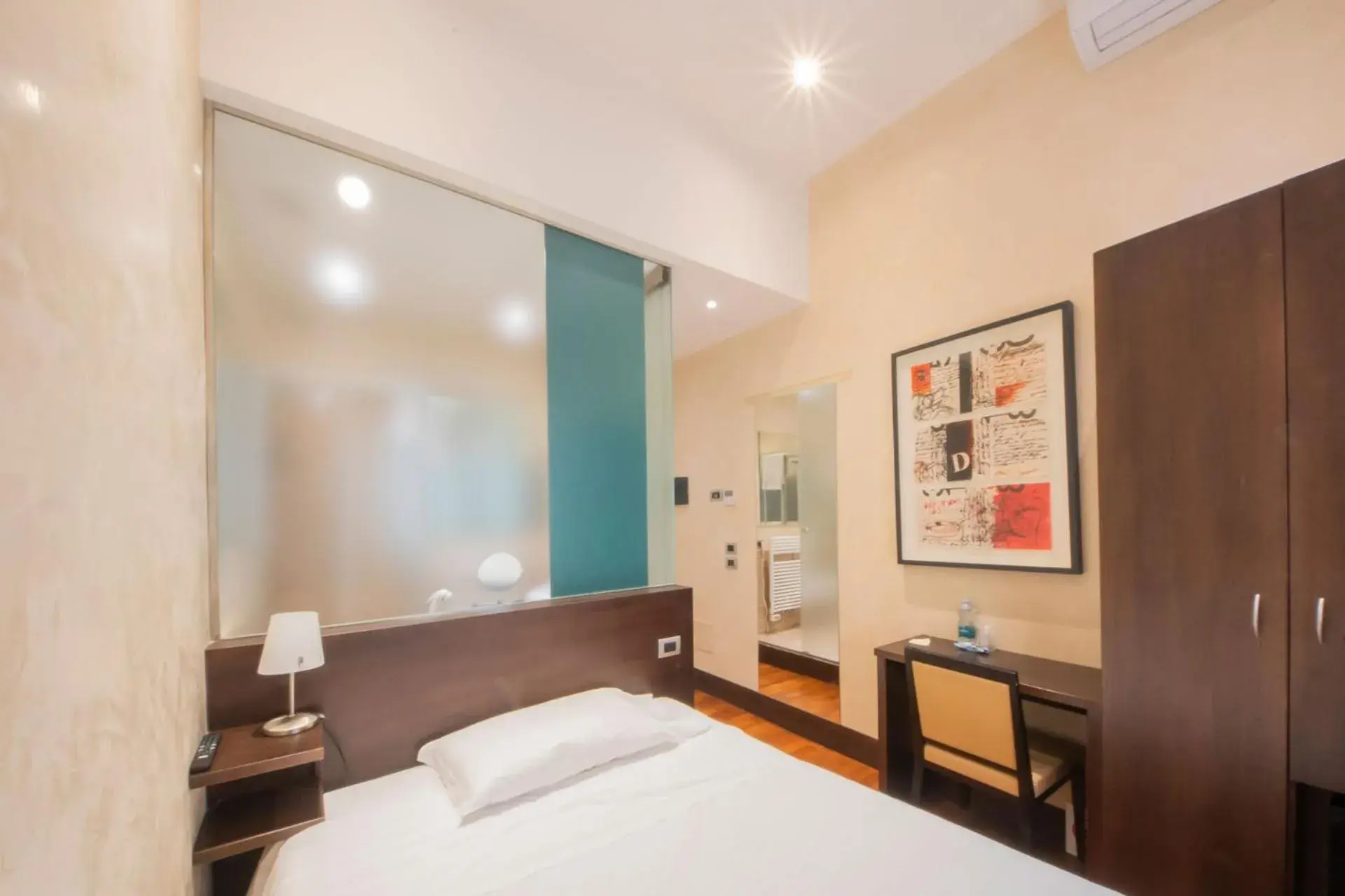 Single Room With French Bed in Century Hotel Single Room With French Bed in Century Hotel