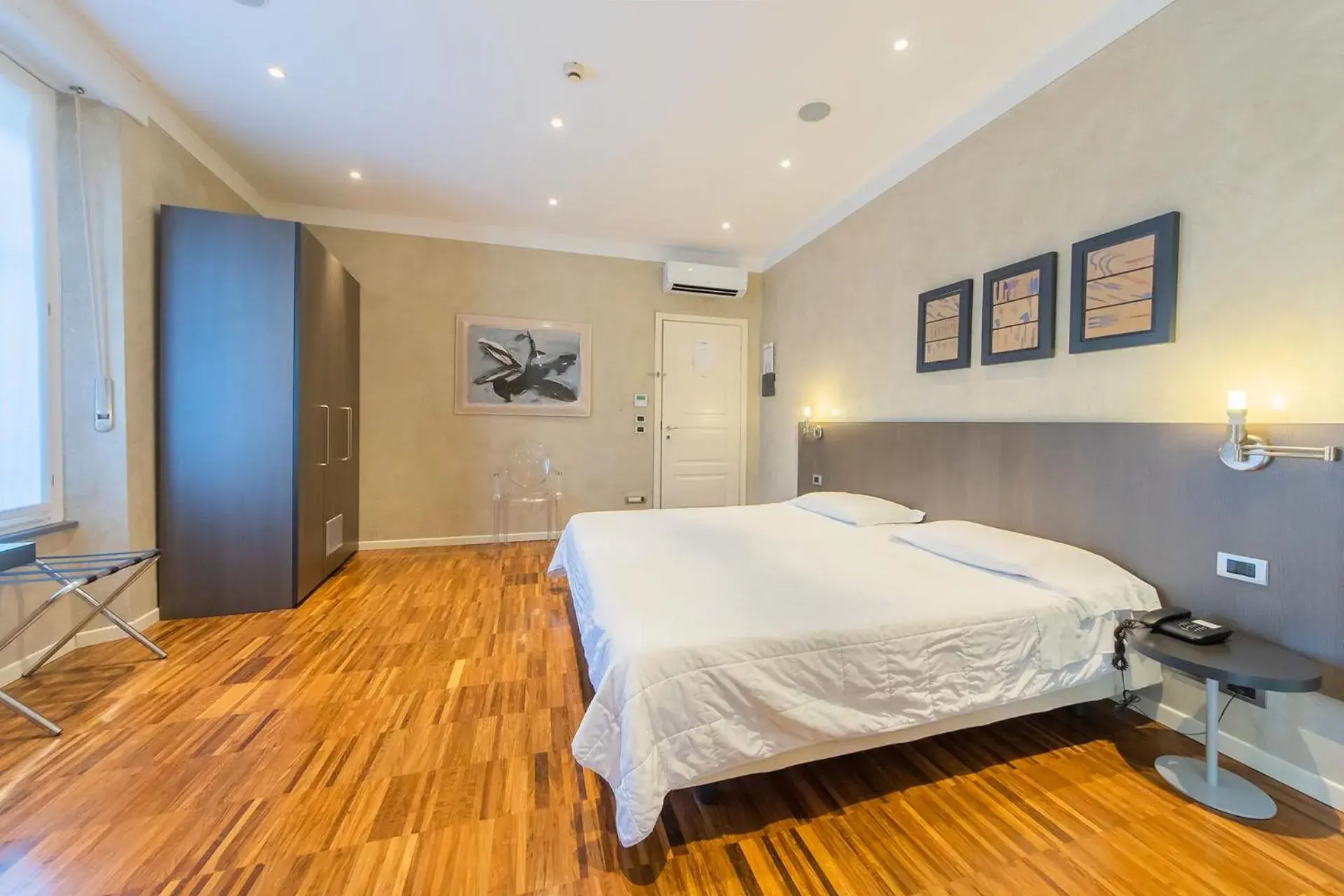 Triple Room in Century Hotel Triple Room in Century Hotel