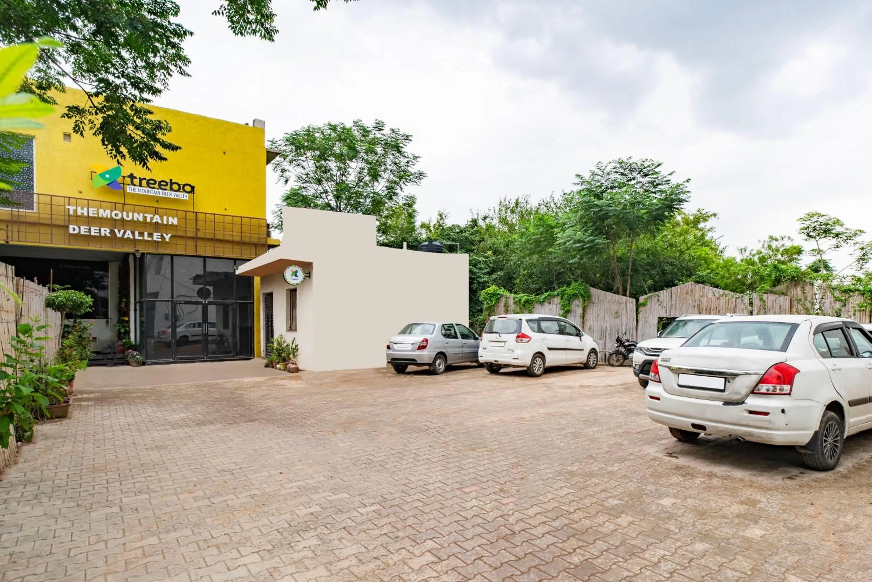 Parking in Treebo The Mountain Deer Valley Near PGI