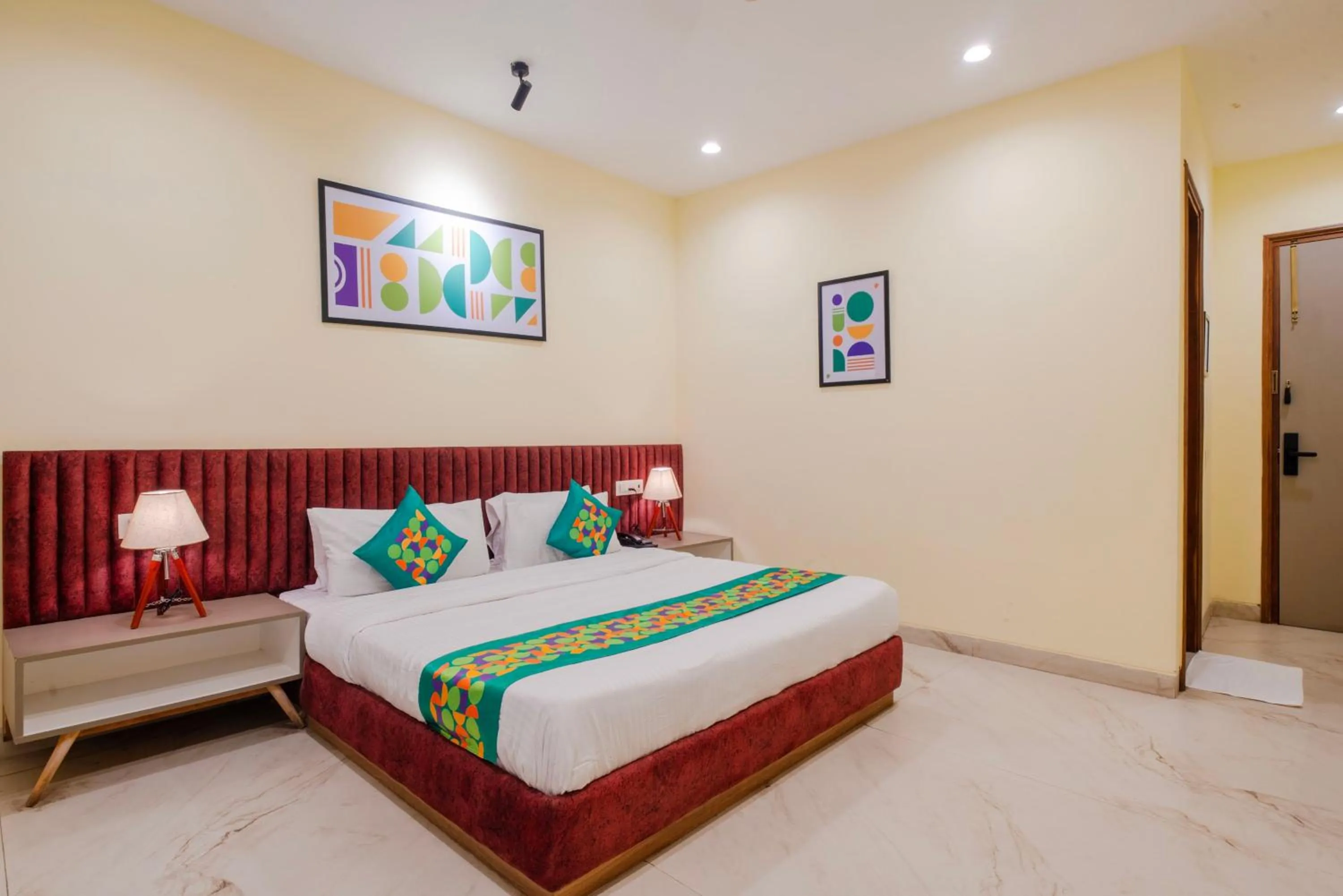 Bedroom, Bed in Treebo The Mountain Deer Valley Near PGI