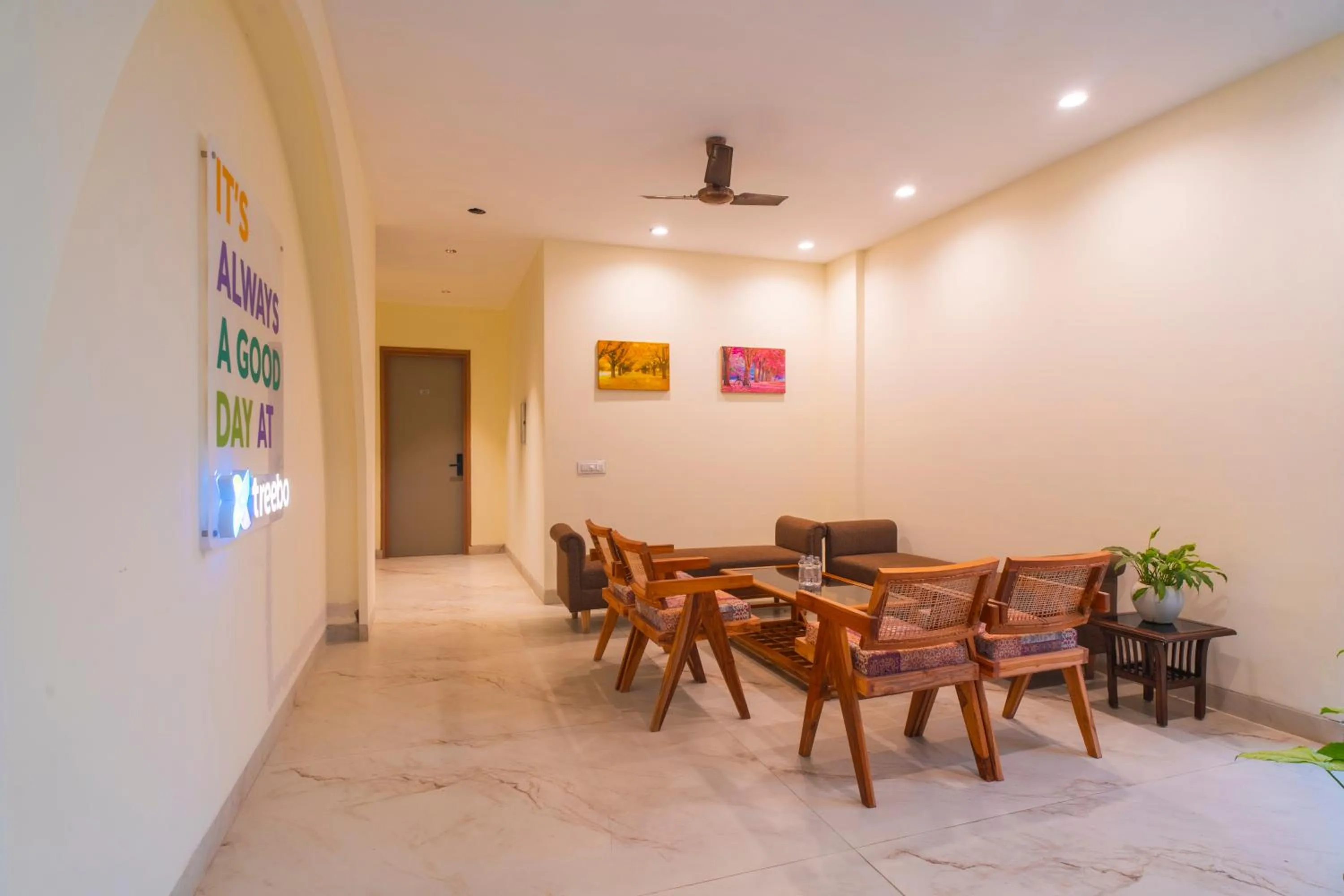 Seating area in Treebo The Mountain Deer Valley Near PGI