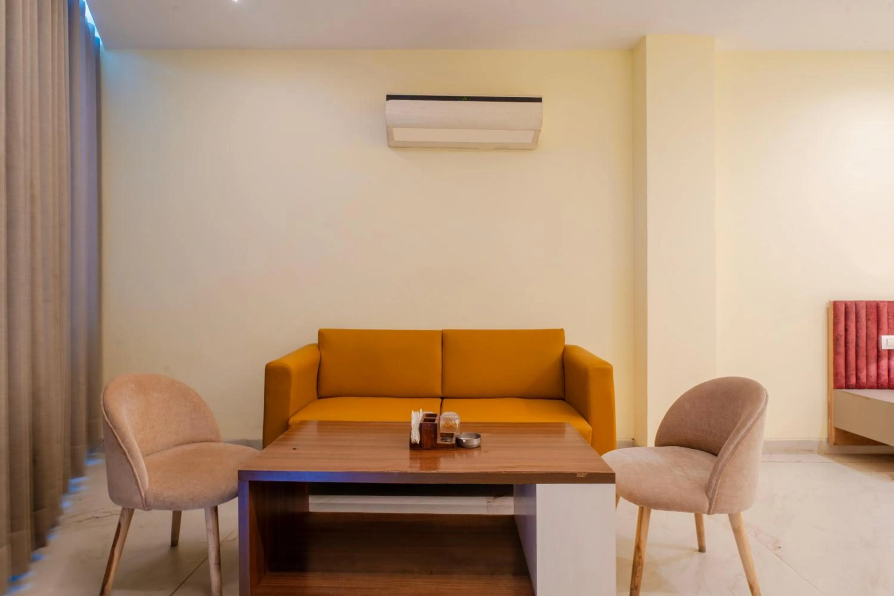 Seating area in Treebo The Mountain Deer Valley Near PGI