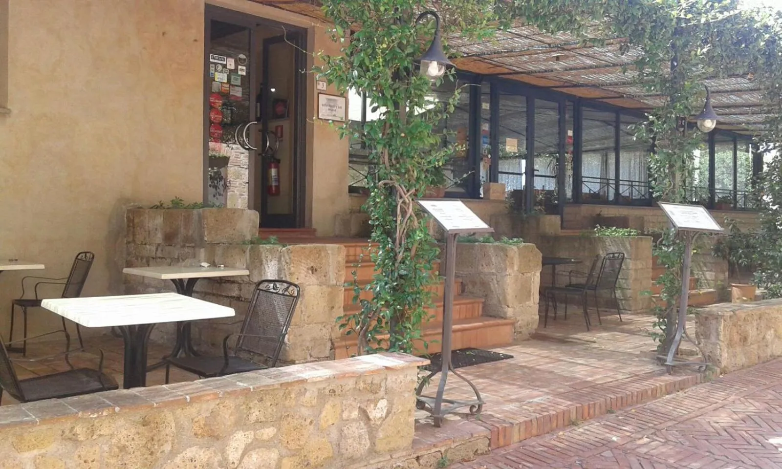 Restaurant/places to eat in Hotel Scilla