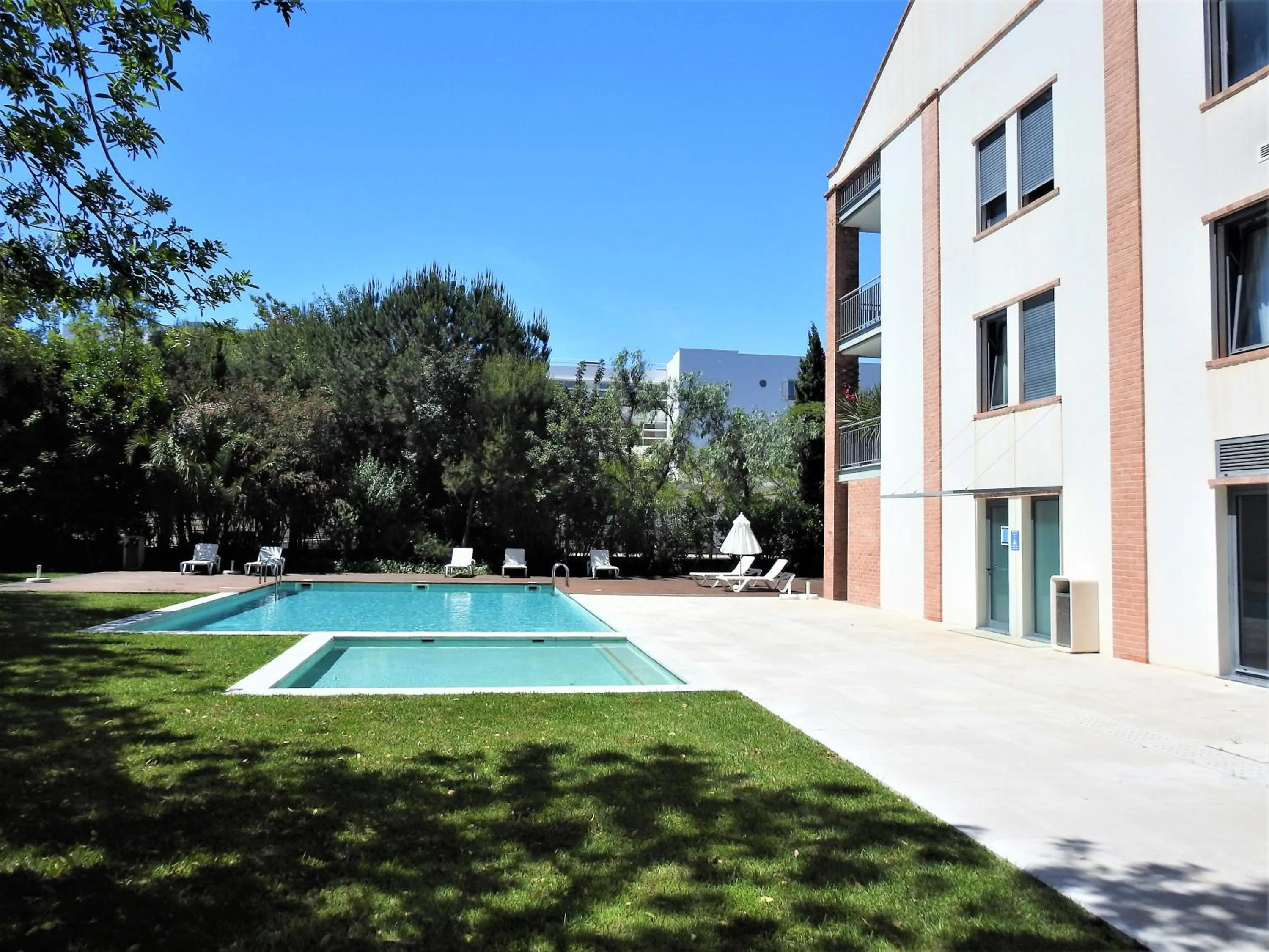 Swimming pool in Lagos Factory Yellow by Marina with AC