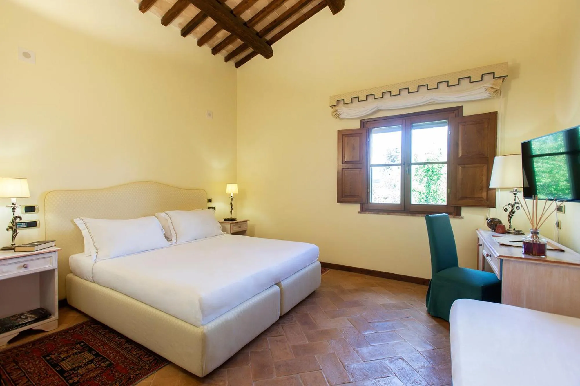 View (from property/room), Bed in Sovana Hotel & Resort