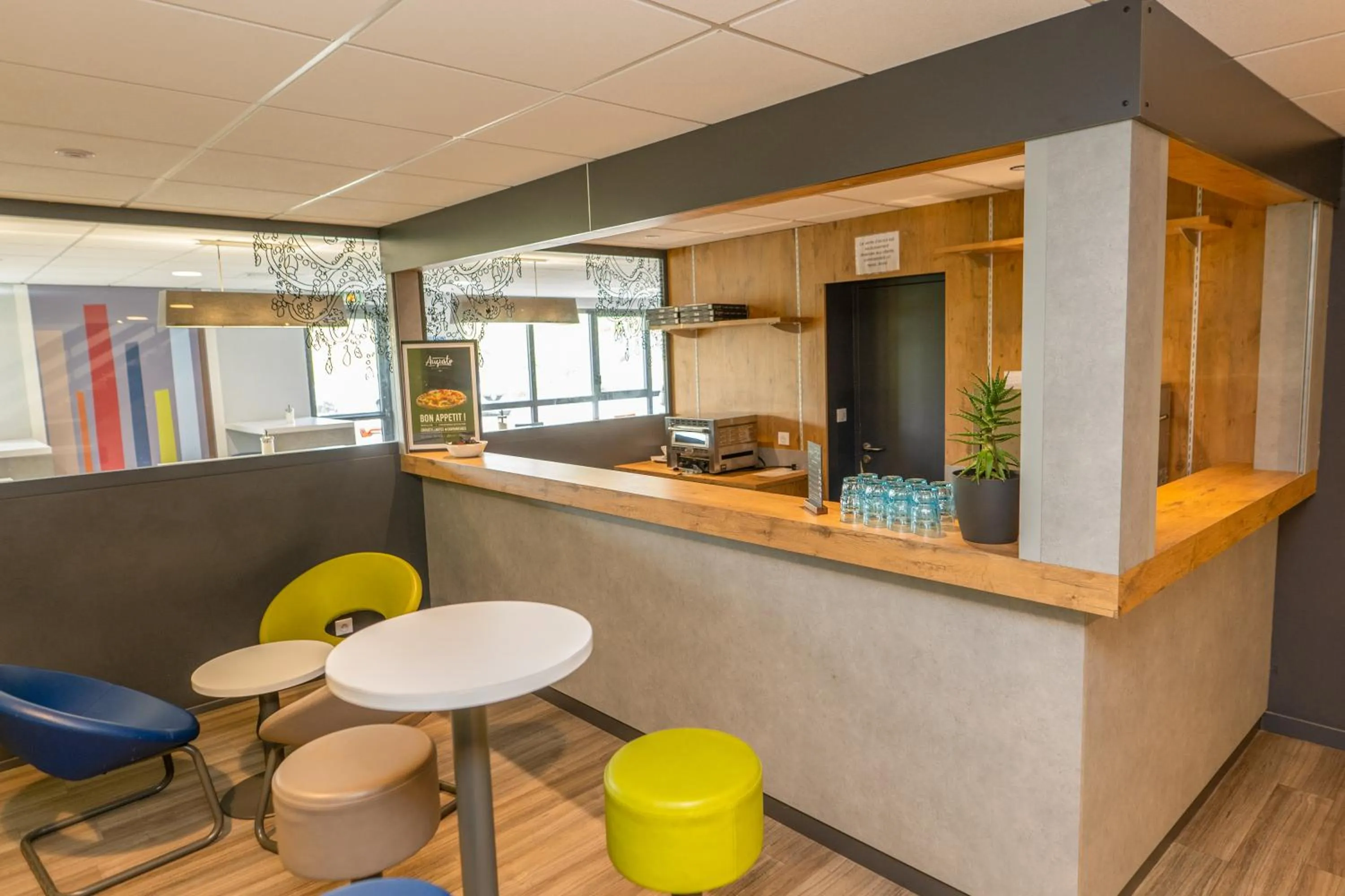 minibar in Ibis budget Brest Sud Plougastel - Hôtel rénové