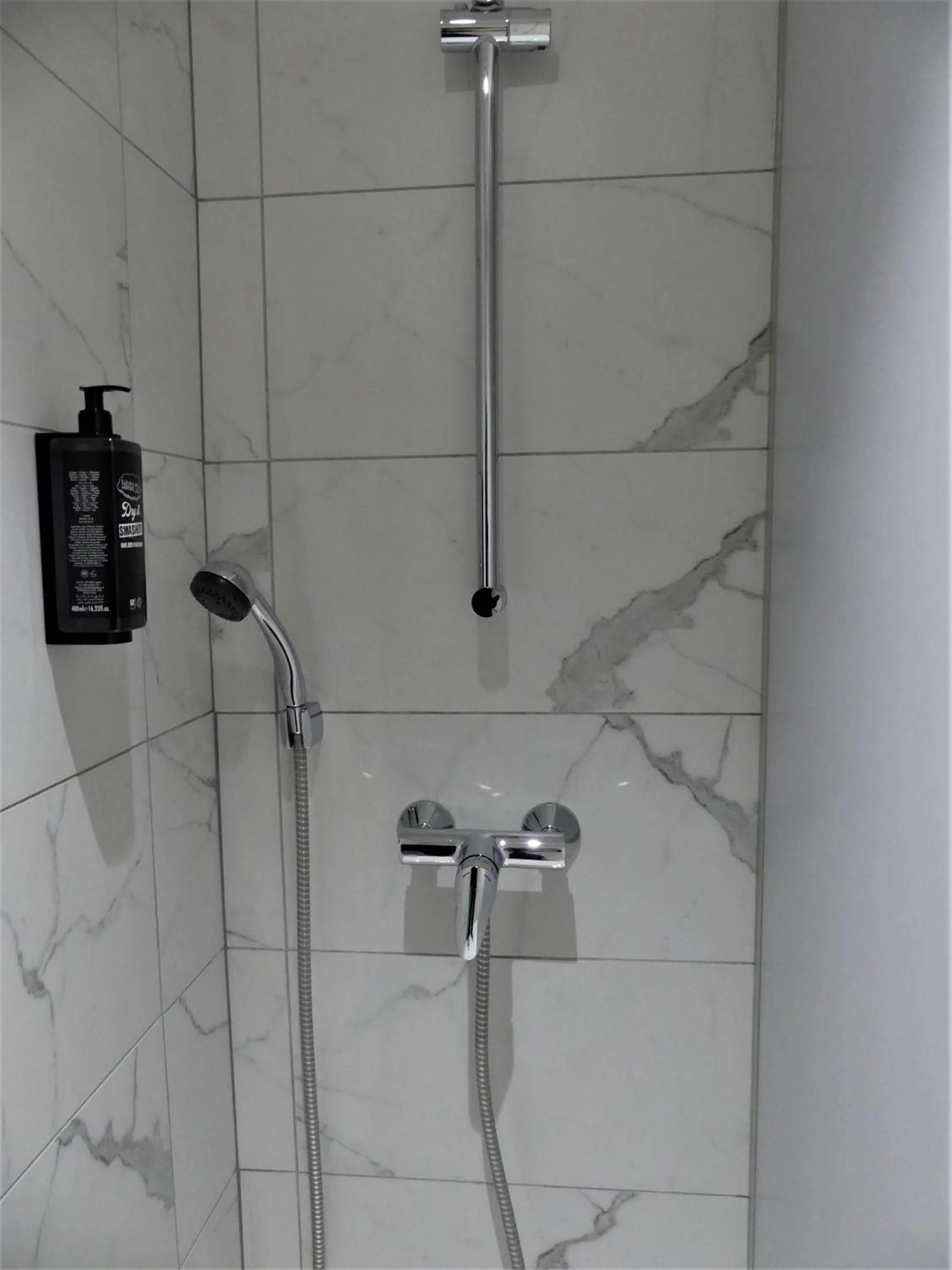 Bathroom in Ibis budget Brest Sud Plougastel - Hôtel rénové