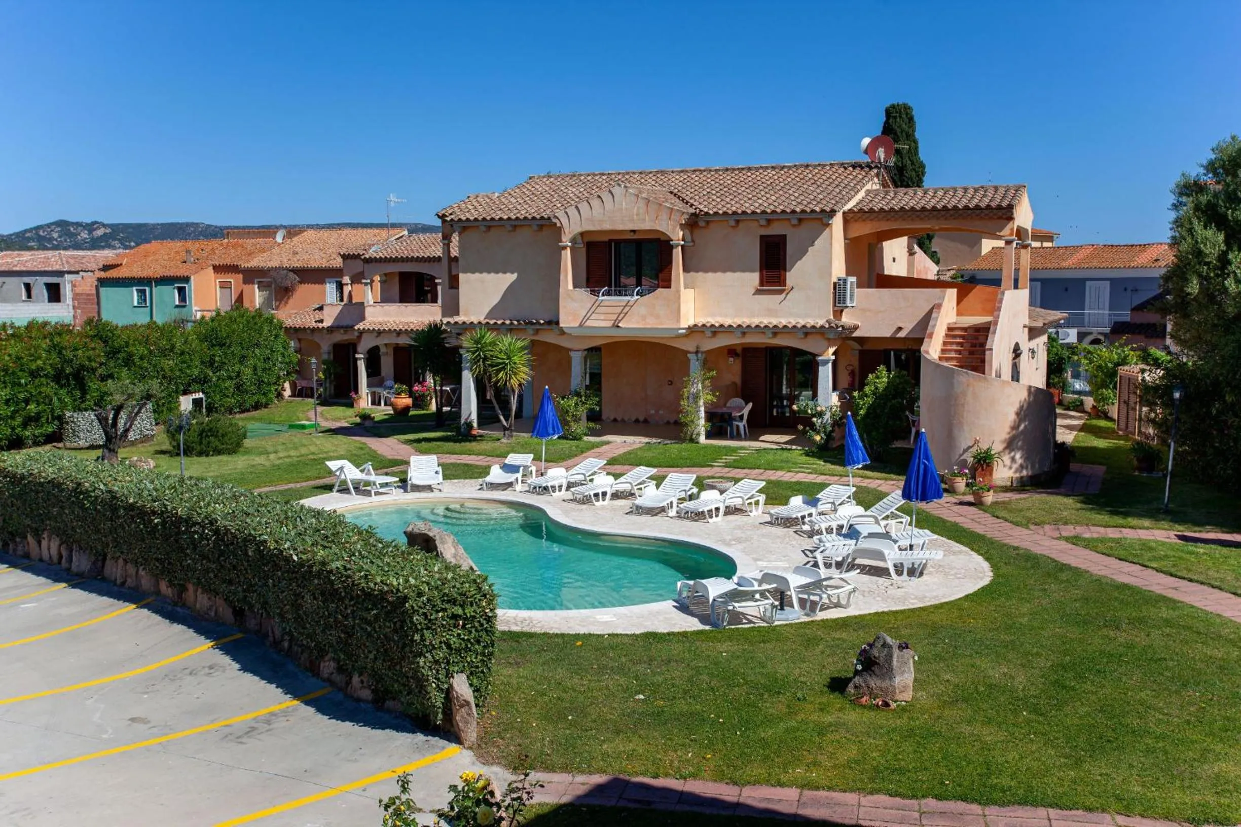 Pool view in Il Viandante