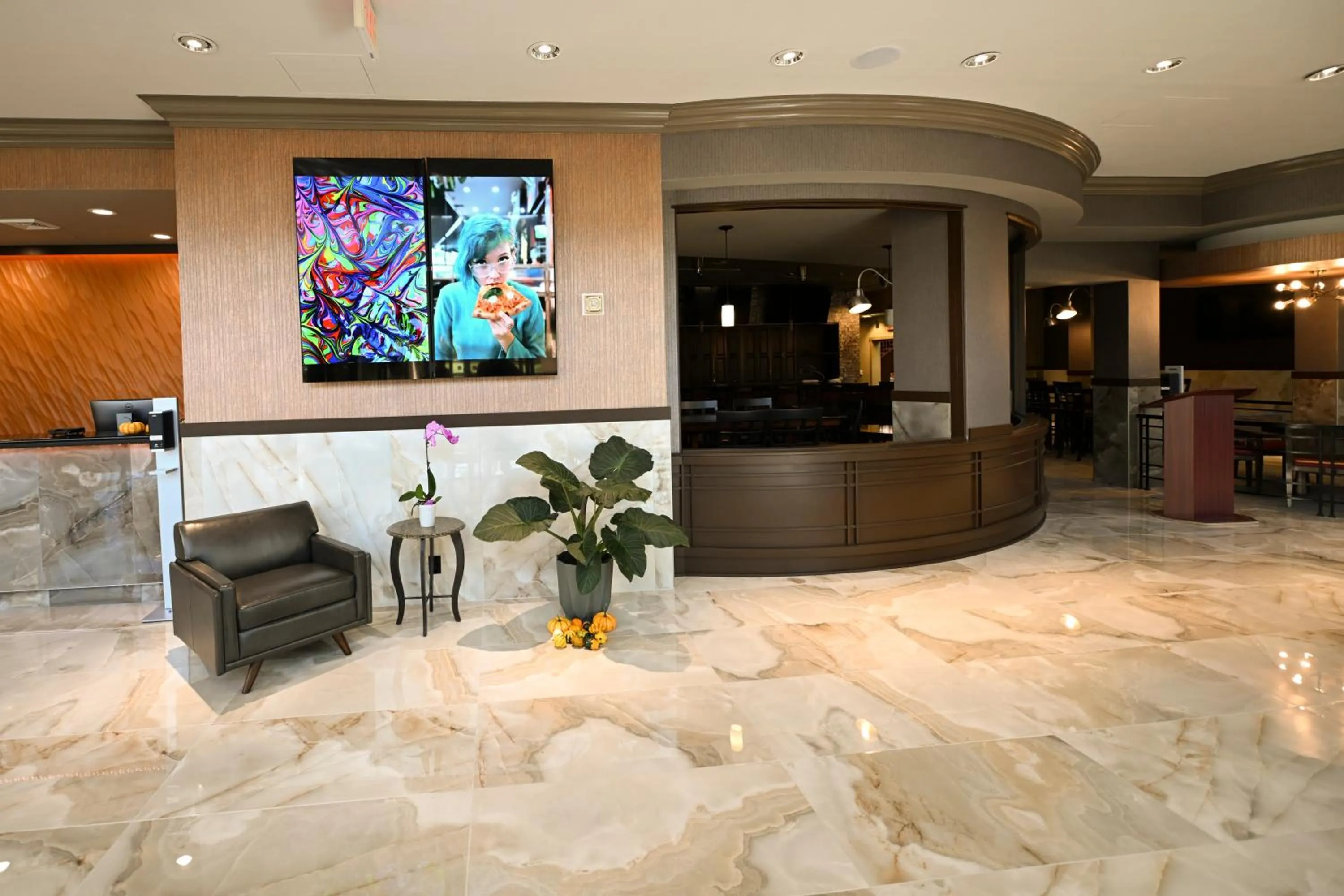TV and multimedia in Grand Resort Hotel - Mt Laurel - Philadelphia