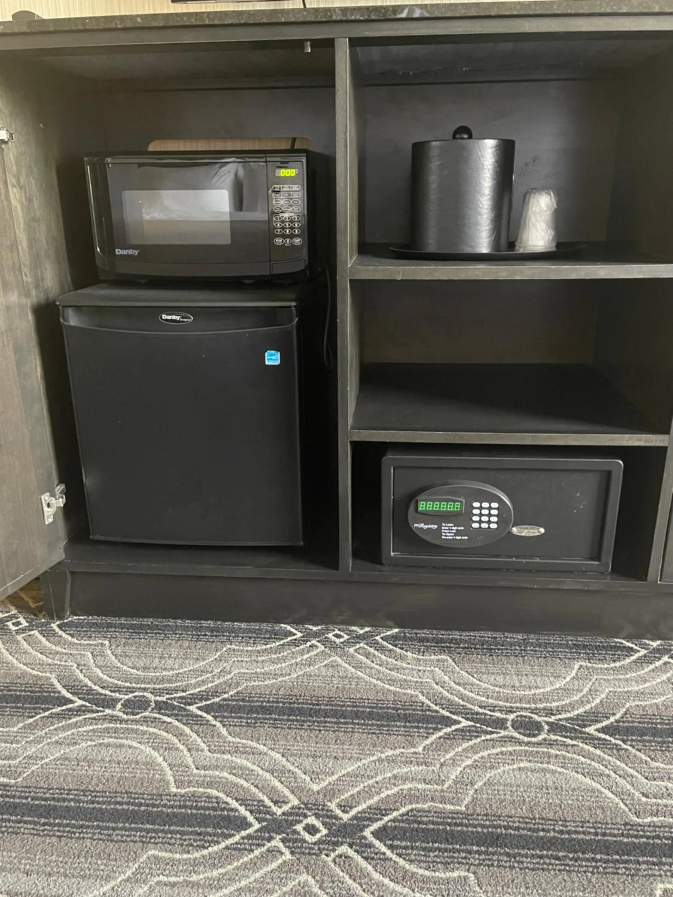 minibar in Grand Resort Hotel - Mt Laurel - Philadelphia