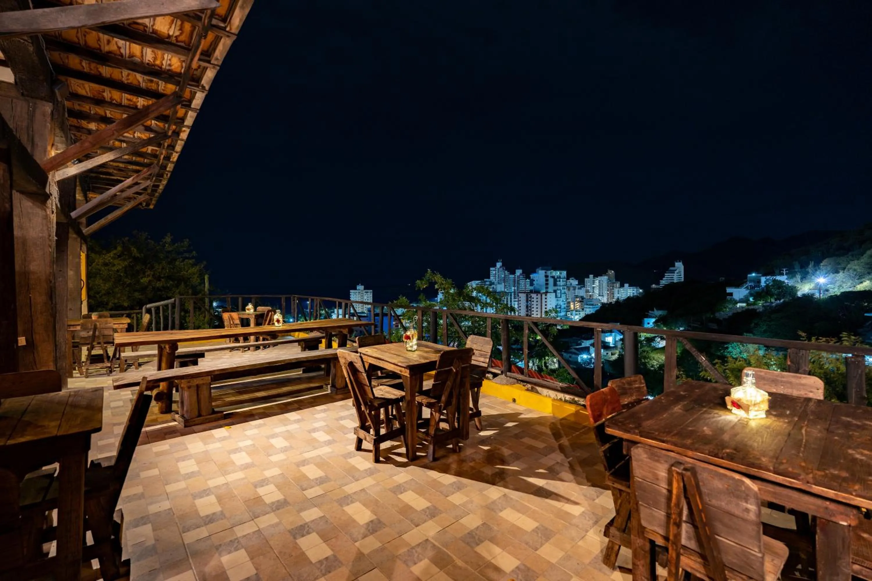 Restaurant/places to eat in Akela Gaira Hotel