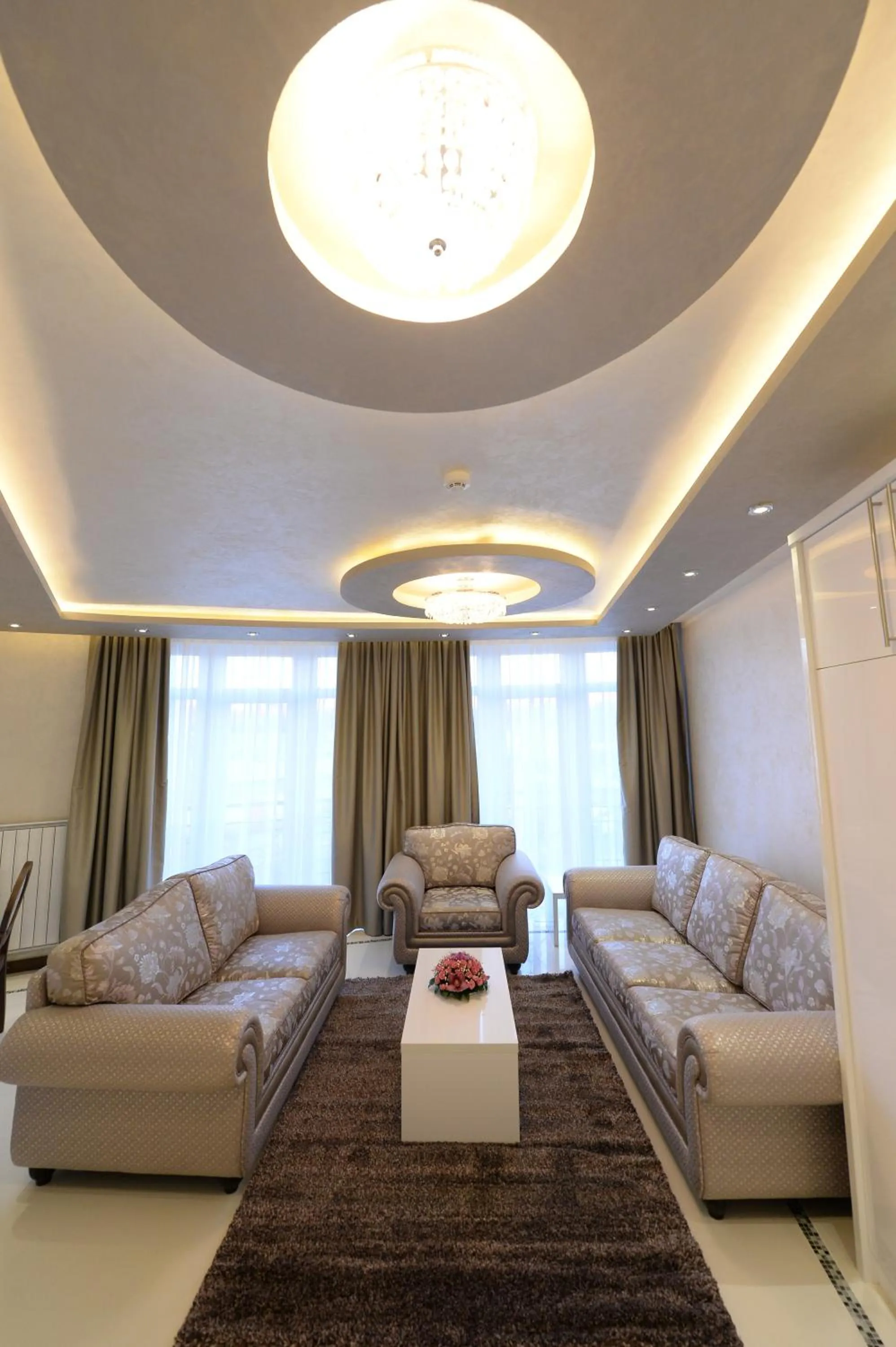 Living room, Bed in Hotel Majdan