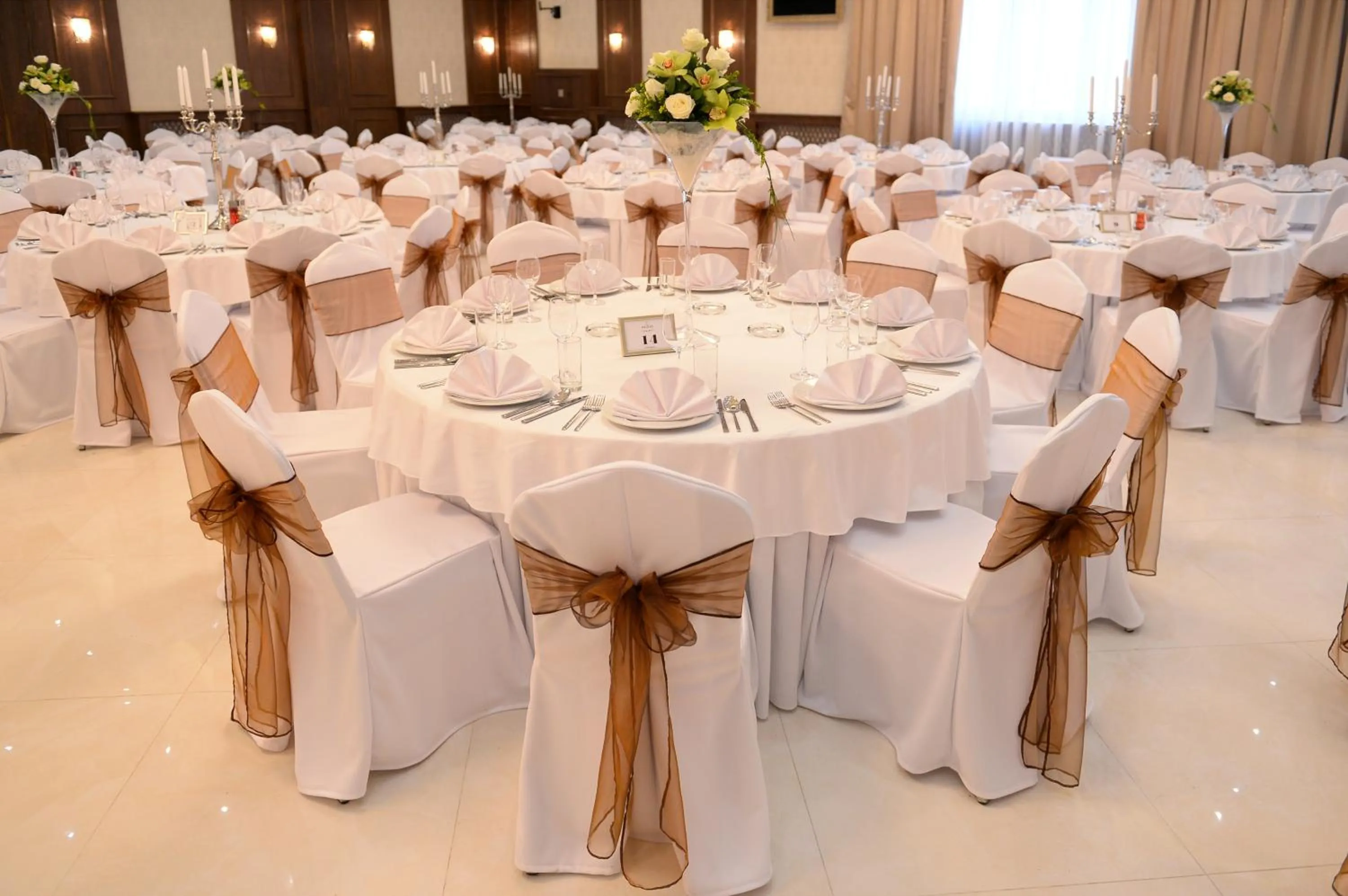 Restaurant/places to eat in Hotel Majdan