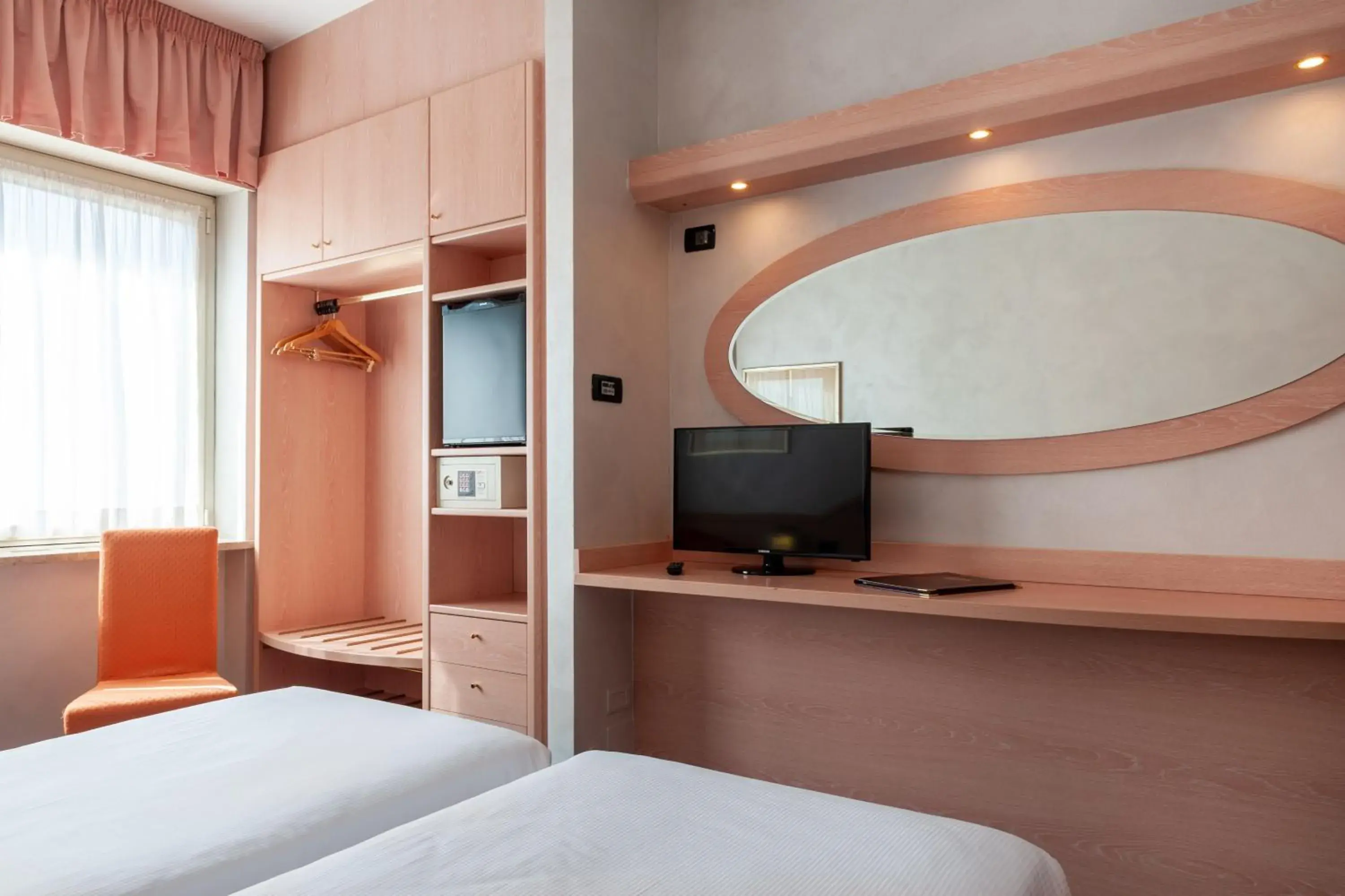 Photo of the whole room, Bed in Augustus Hotel Photo of the whole room, Bed in Augustus Hotel