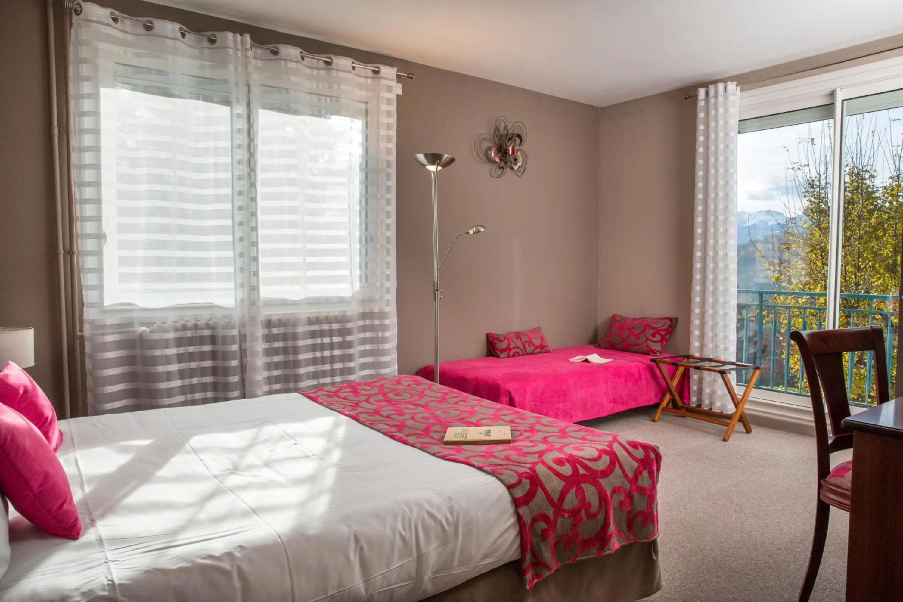 Bed in Hotel Les Mésanges