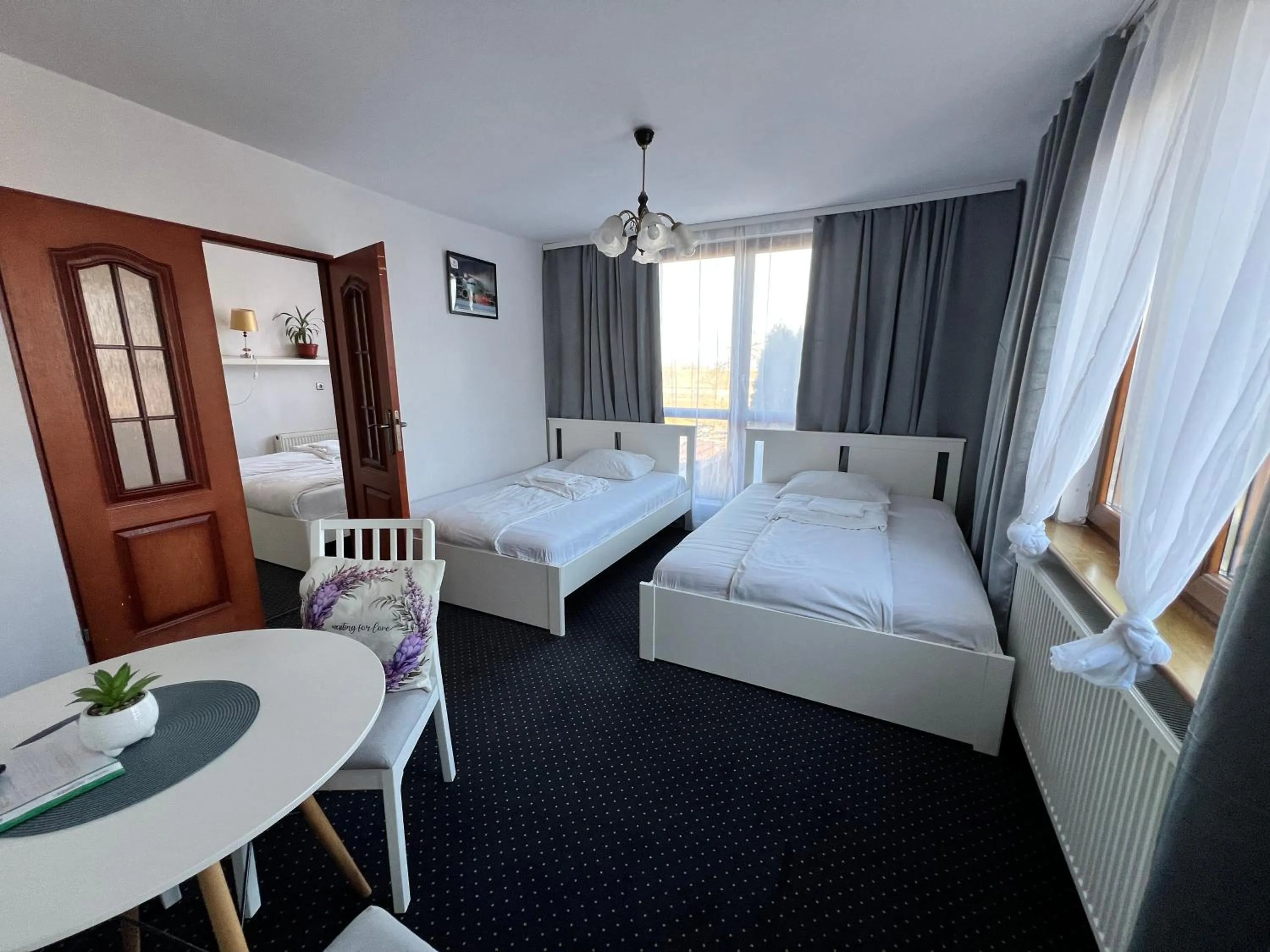 Superior Two-Bedroom Apartment in Noclegi AirportPark