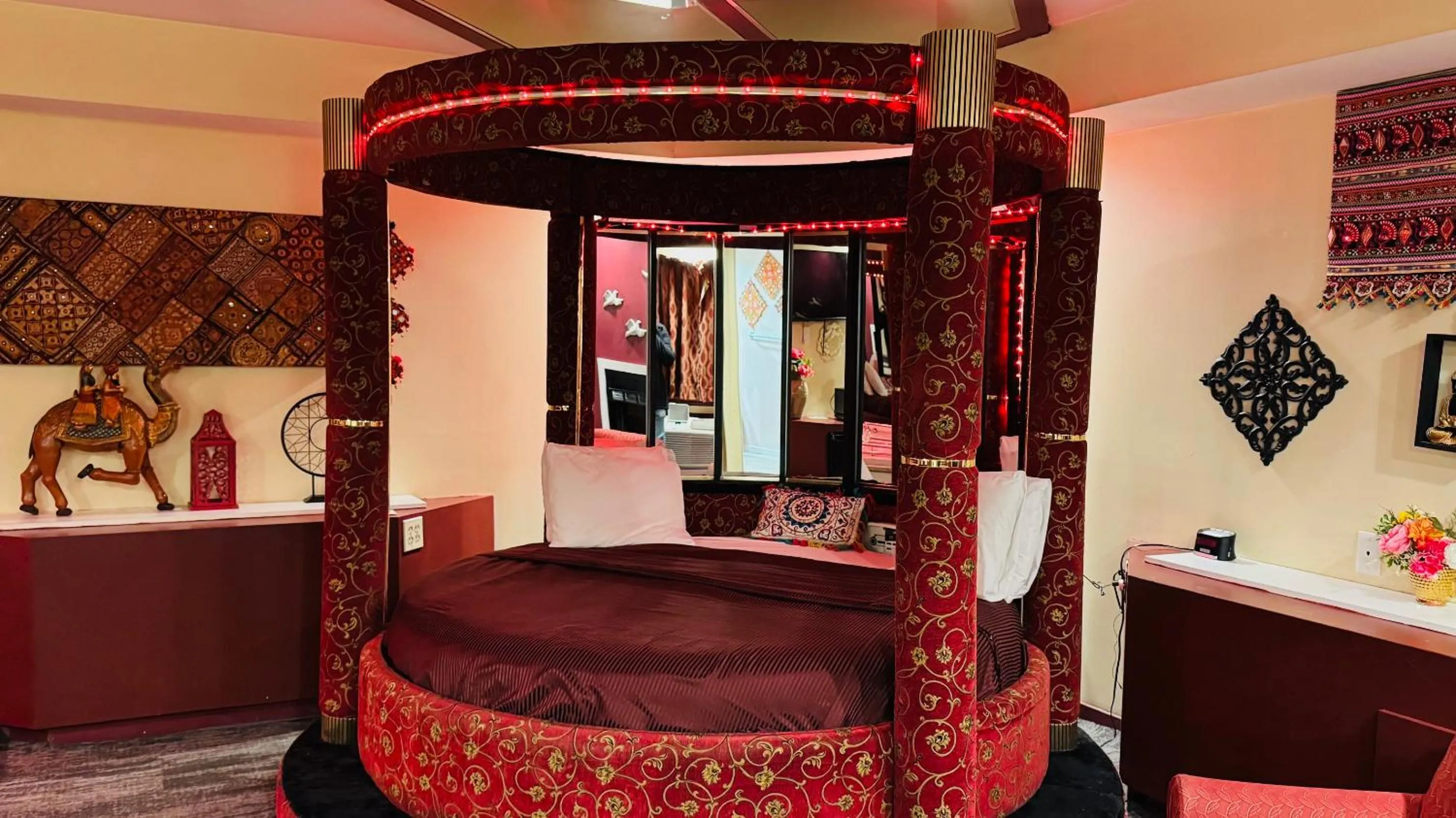 Living room in Inn of the Dove Harrisburg-Hershey Romantic Suites