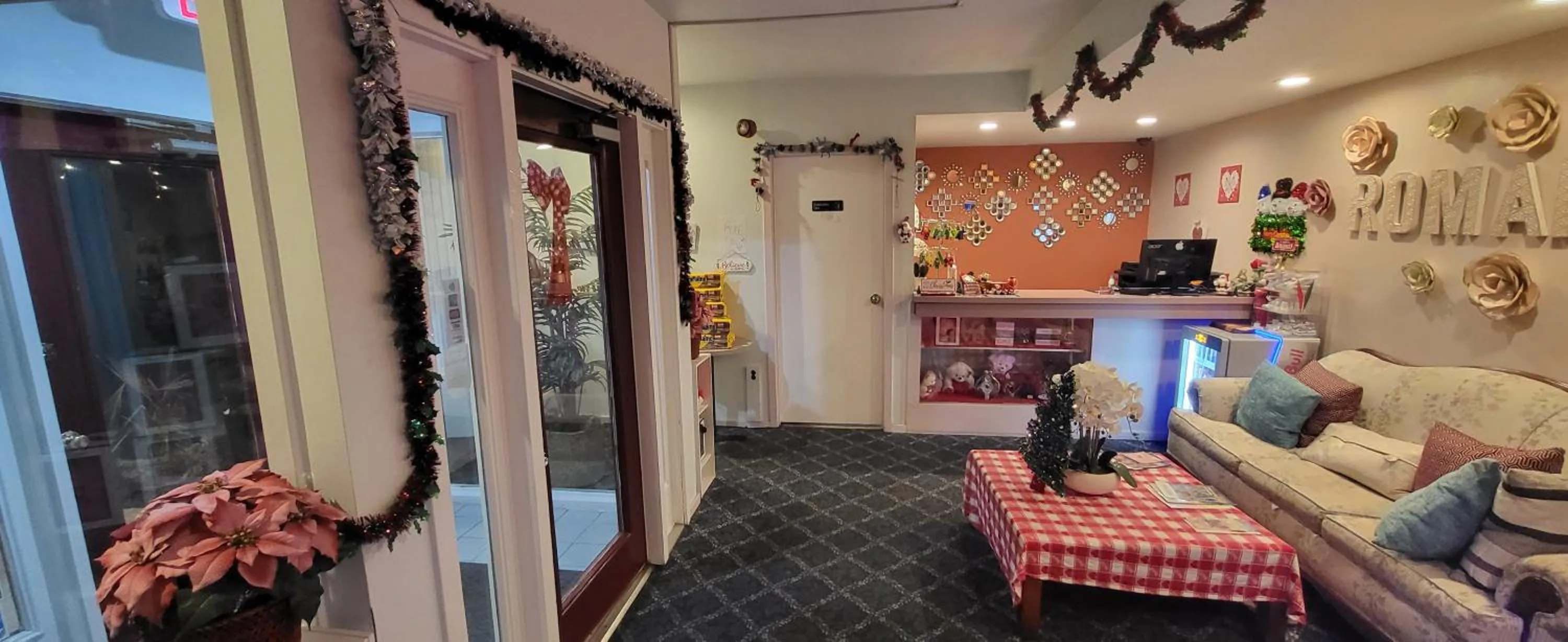 Lobby or reception in Inn of the Dove - Romantic Luxury Suites with Jacuzzi & Seasonal Fireplace at Harrisburg-Hershey-Philadelphia, PA