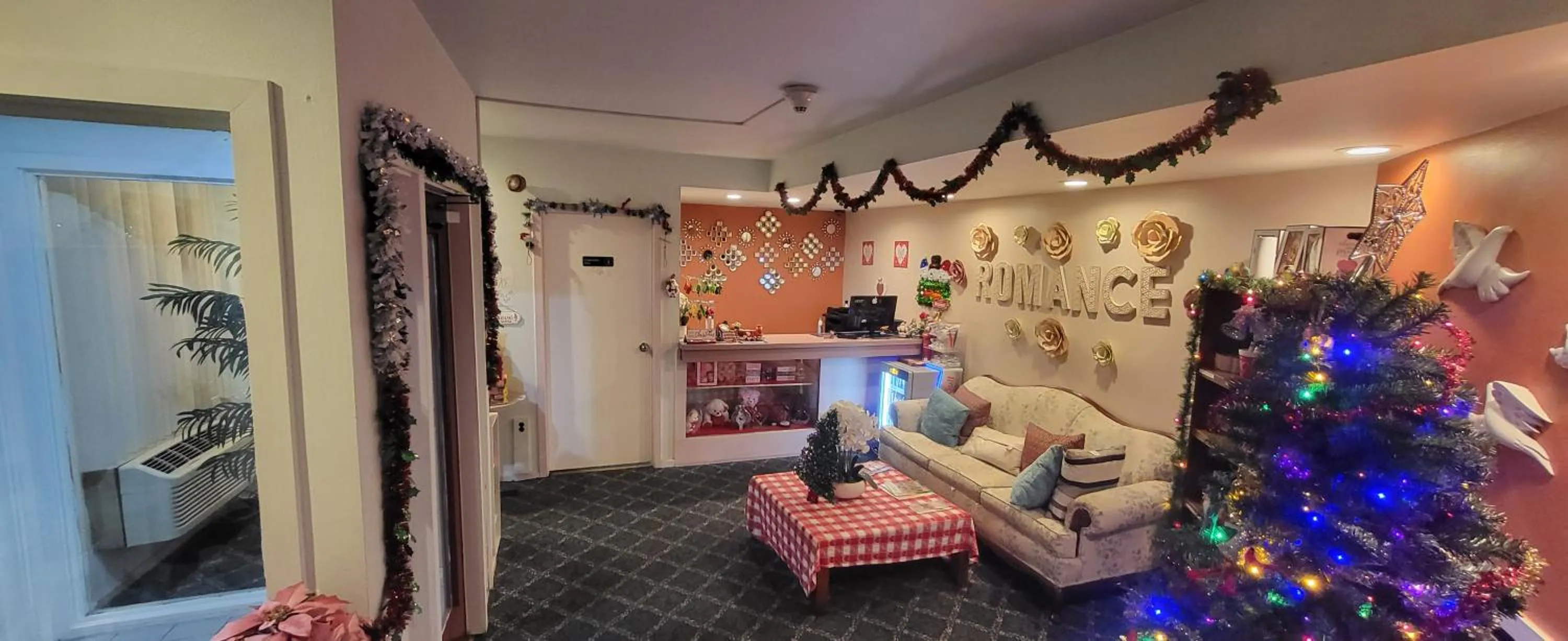 Lobby or reception in Inn of the Dove - Romantic Luxury Suites with Jacuzzi & Seasonal Fireplace at Harrisburg-Hershey-Philadelphia, PA