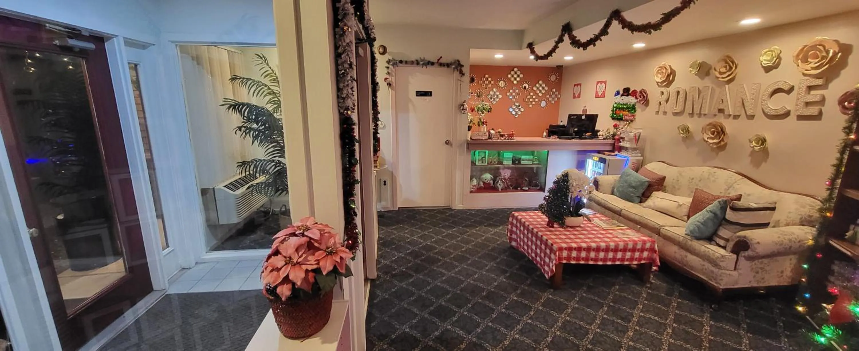 Lobby or reception in Inn of the Dove - Romantic Luxury Suites with Jacuzzi & Seasonal Fireplace at Harrisburg-Hershey-Philadelphia, PA