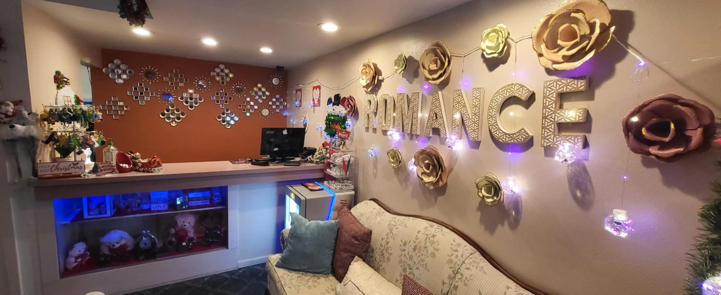 Lobby or reception in Inn of the Dove - Romantic Luxury Suites with Jacuzzi & Seasonal Fireplace at Harrisburg-Hershey-Philadelphia, PA