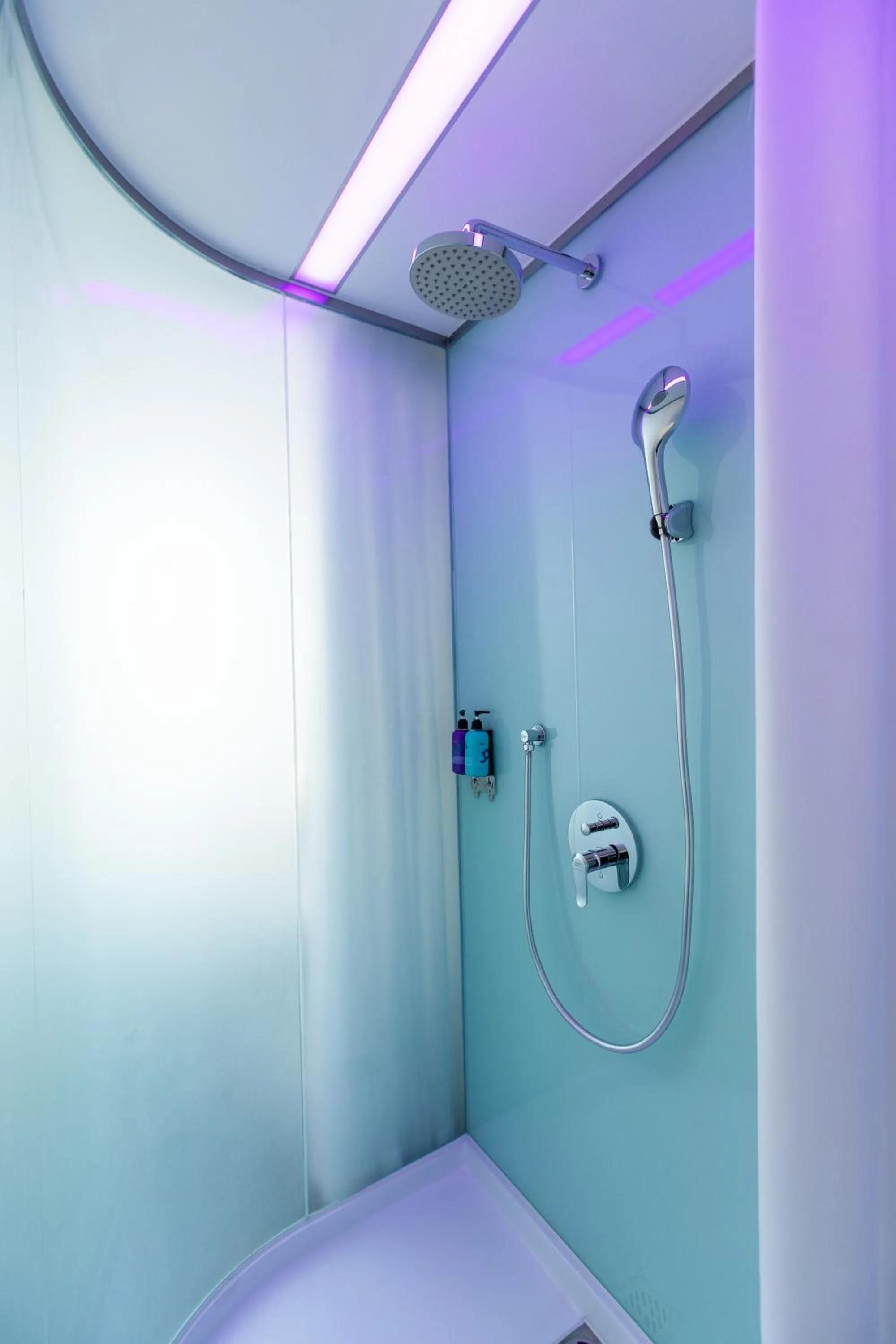 Shower in SOJO Hotel Lao Cai