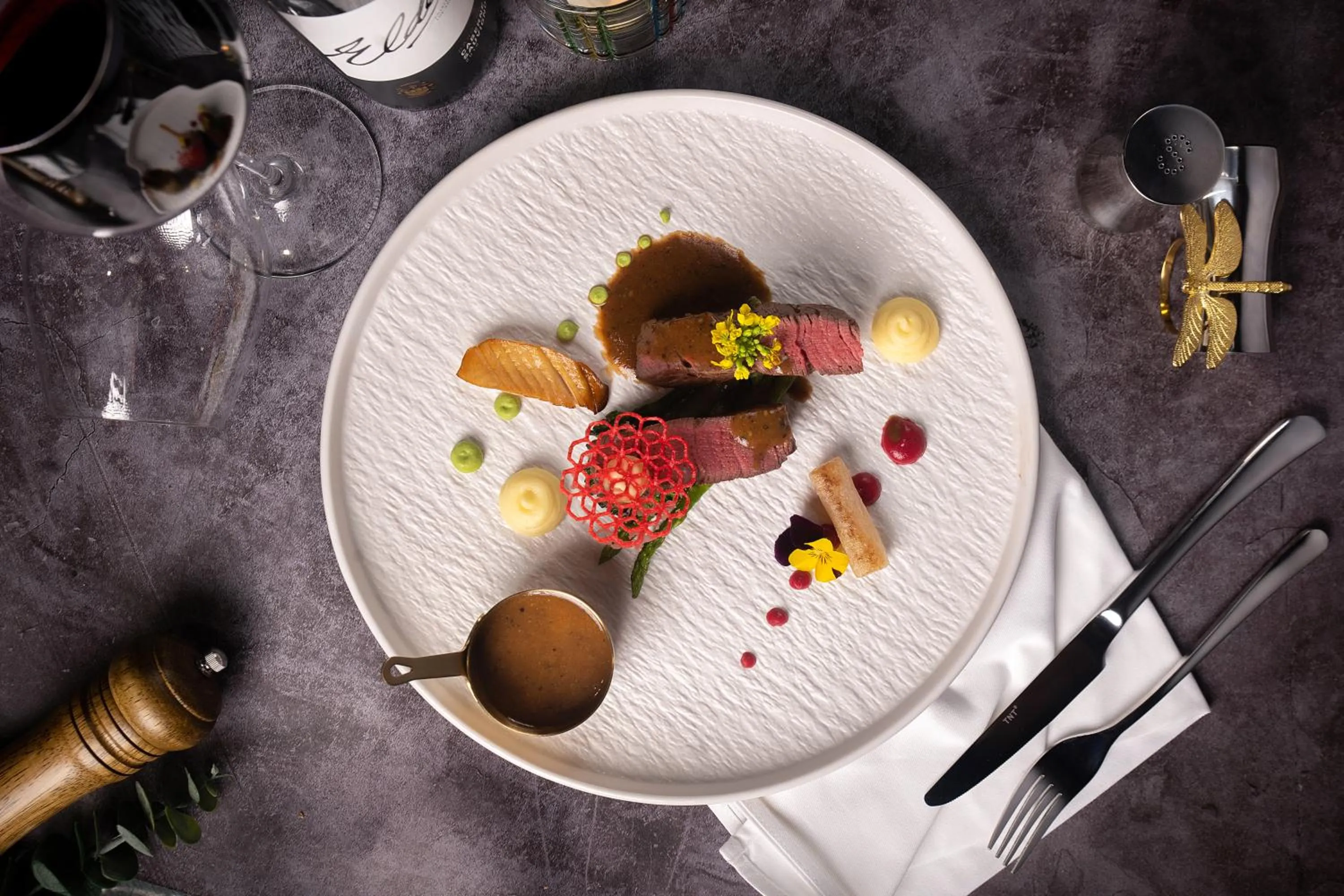 Food and drinks in HOTEL du LAC Hanoi