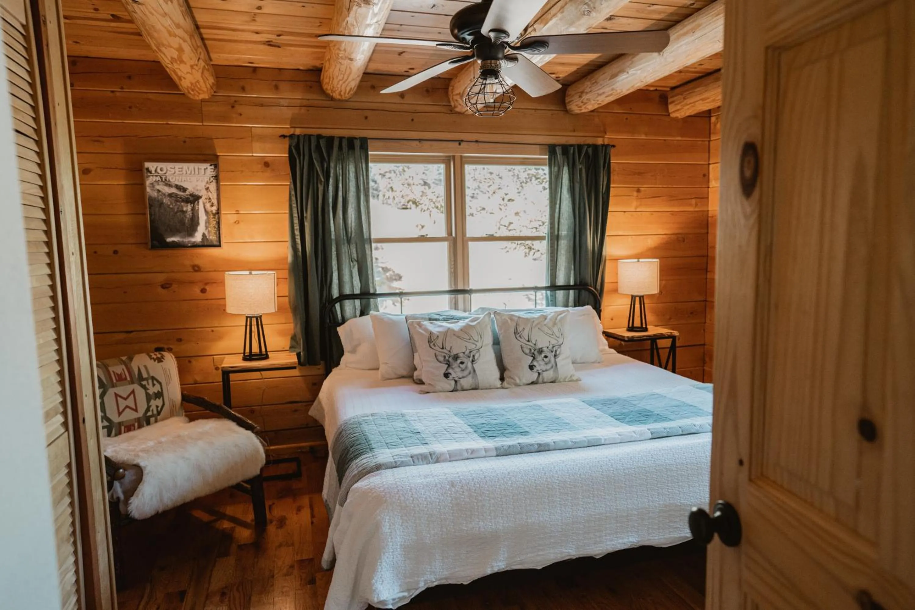 Bed in Scenic View Timber Lodge HotTub by Casa Oso