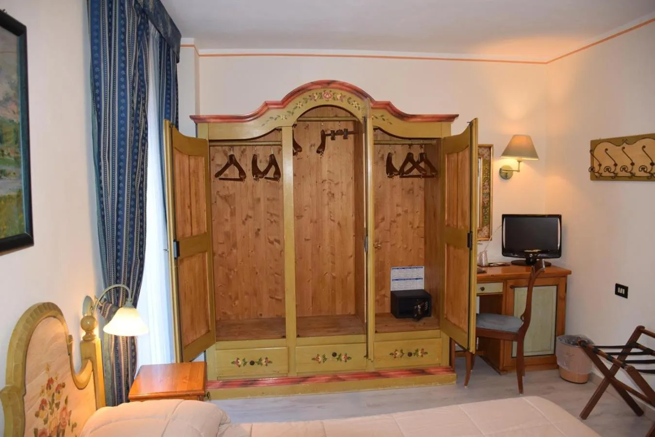 Decorative detail, Bed in Park Hotel Mater Dei