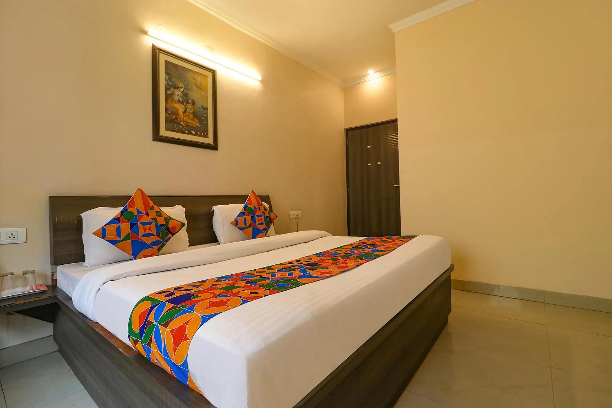 Communal lounge/ TV room, Bed in FabHotel GD Sunrise Inn Amritsar