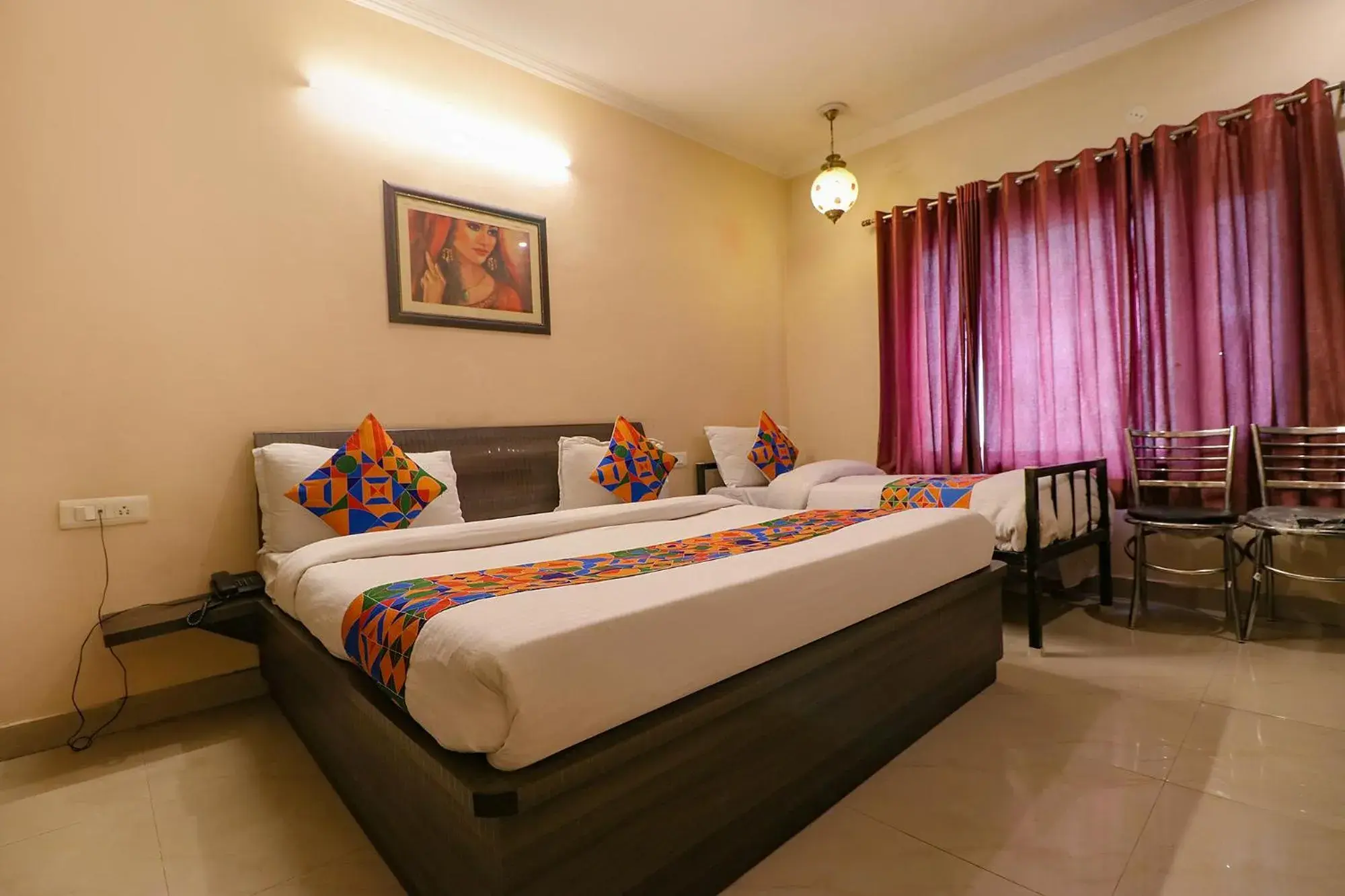 Living room, Bed in FabHotel GD Sunrise Inn Amritsar Living room, Bed in FabHotel GD Sunrise Inn Amritsar